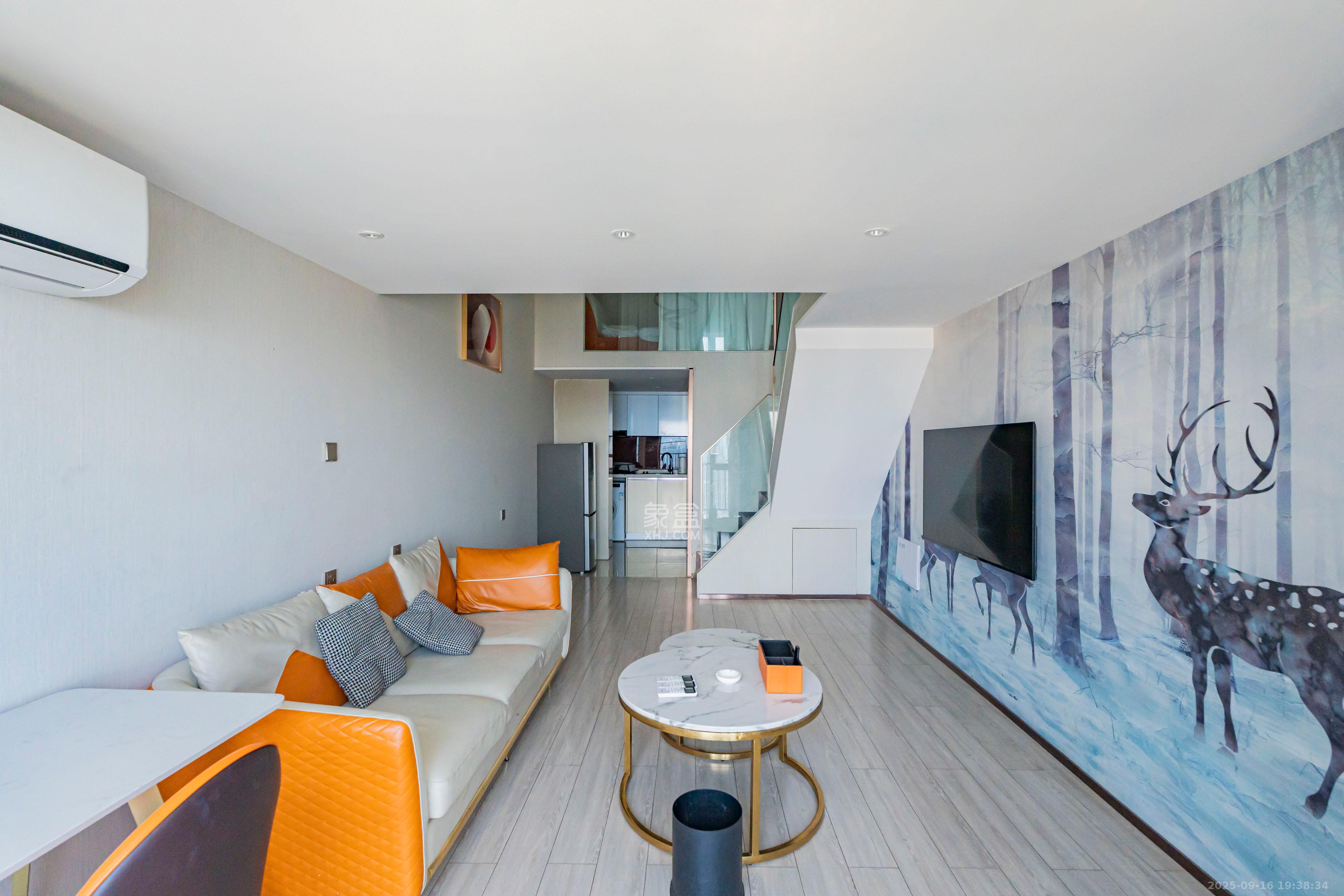 华远华时代  2室2厅1卫    52.0万客厅