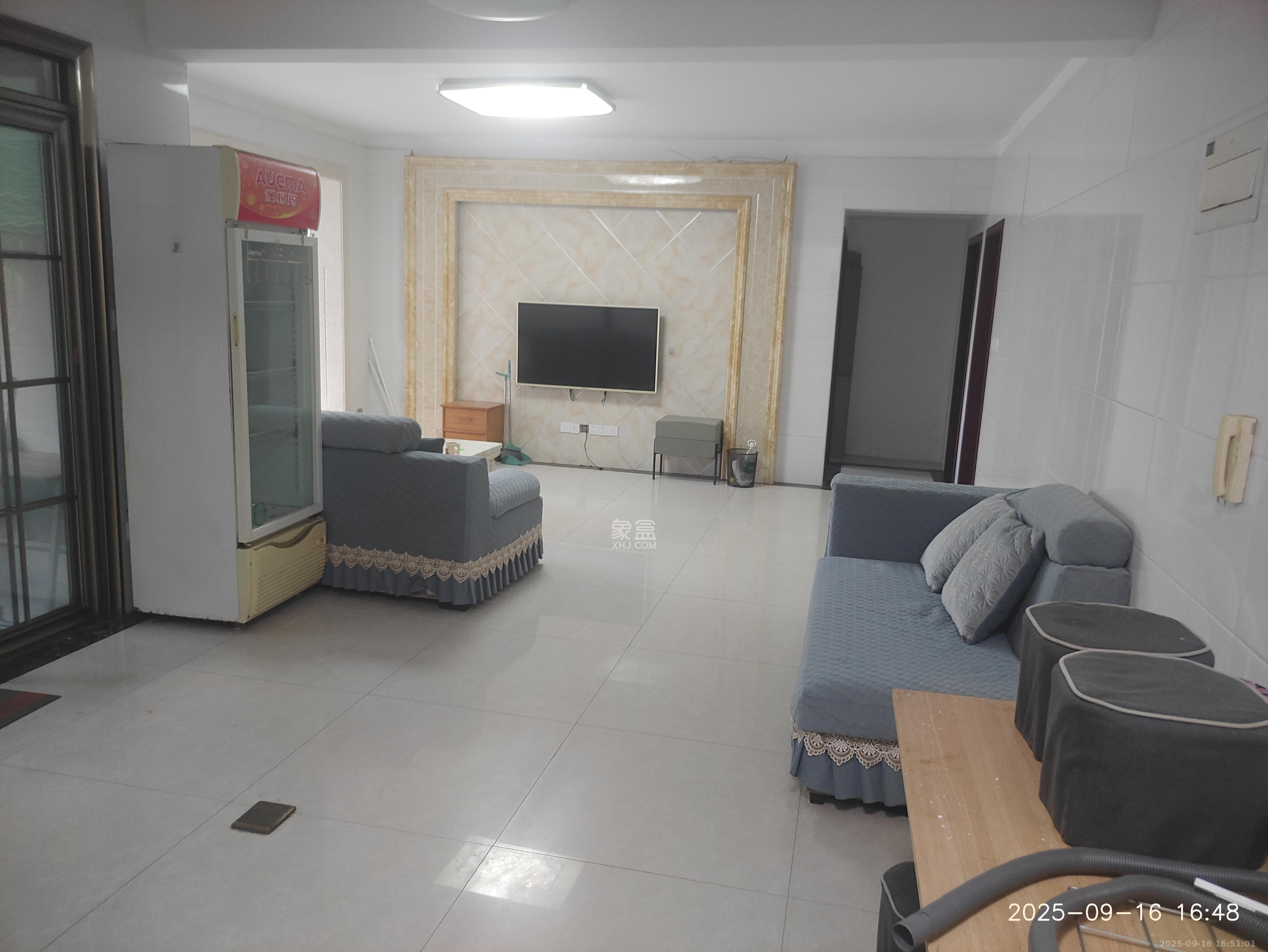 和润园一、二期 3室2厅1卫 2300.0元/月 和润园一、二期 3室2厅1卫 2300.0元/月室内图