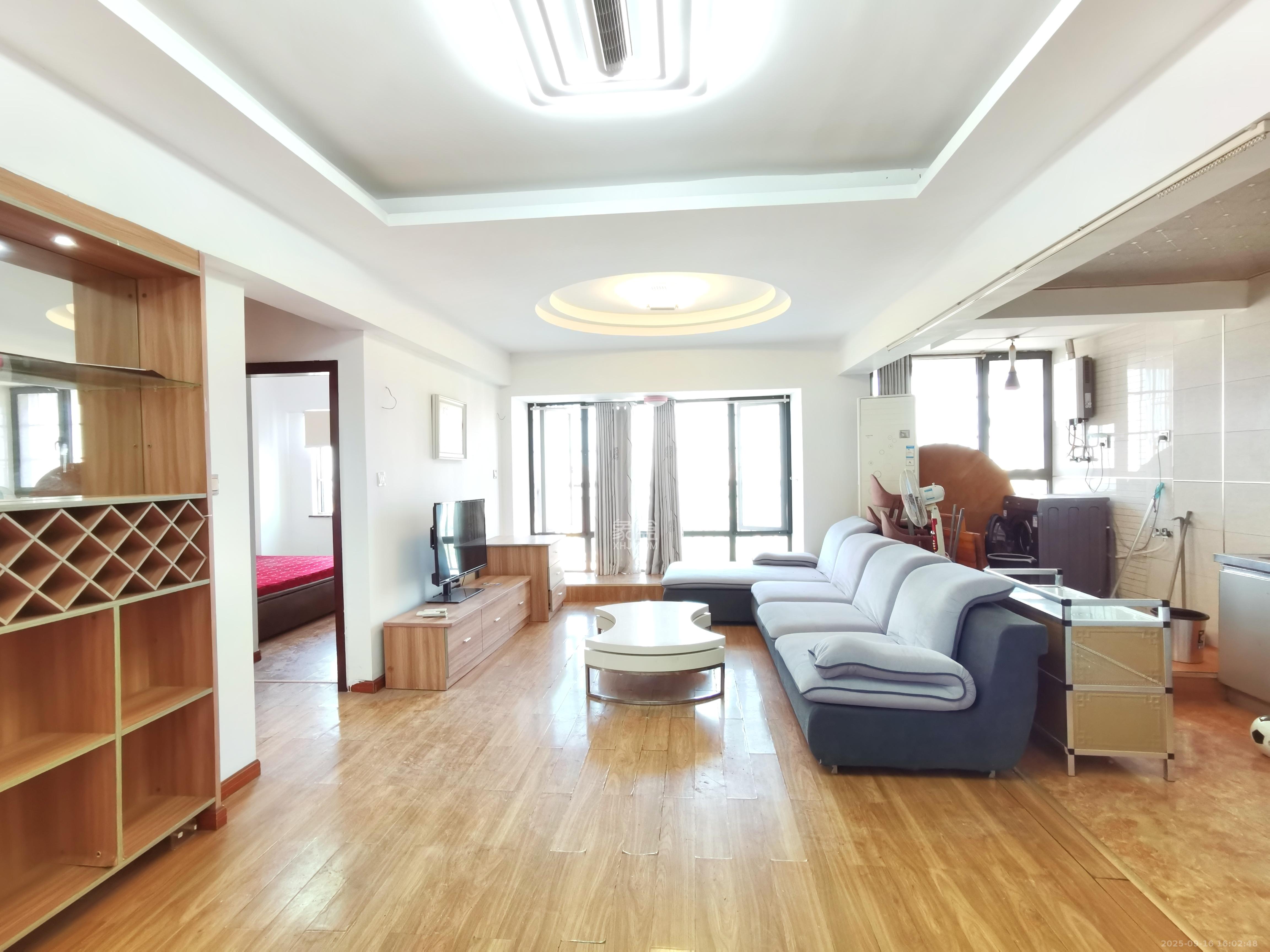 极目楚天 2室2厅1卫 2200.0元/月 极目楚天 2室2厅1卫 2200.0元/月室内图