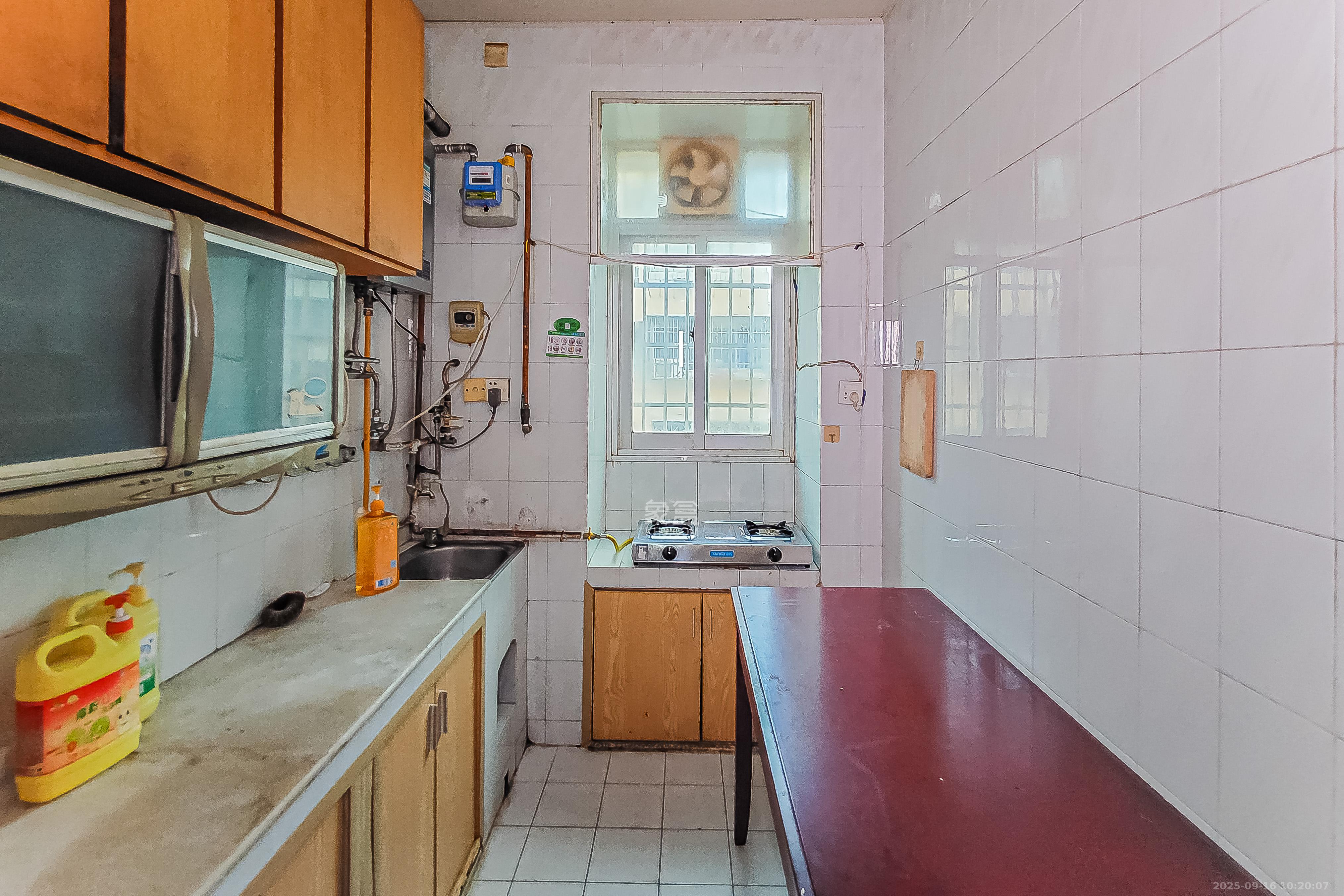 轻化公司宿舍向东南6号（产权南湖路46号）  3室2厅2卫    79.0万厨房