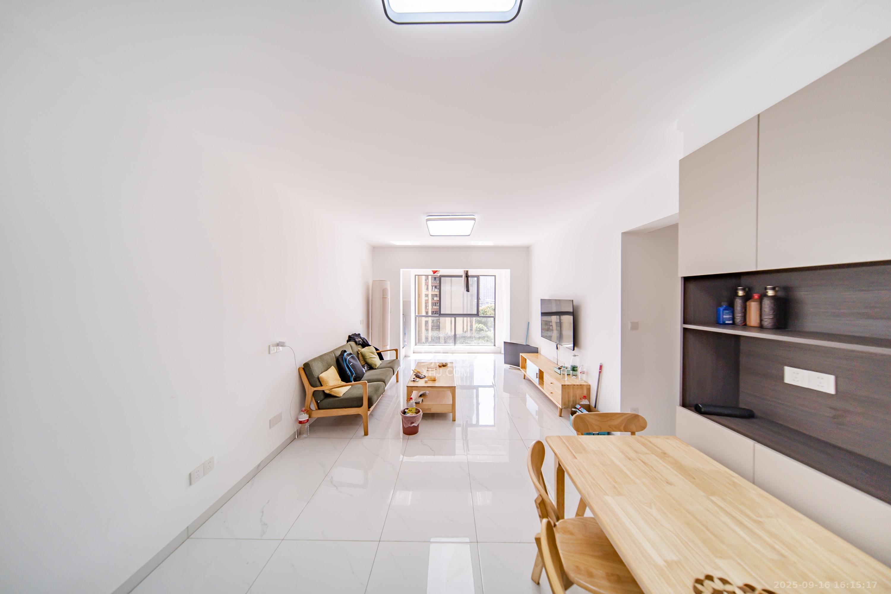 兰亭湾畔  3室2厅1卫    109.0万客厅