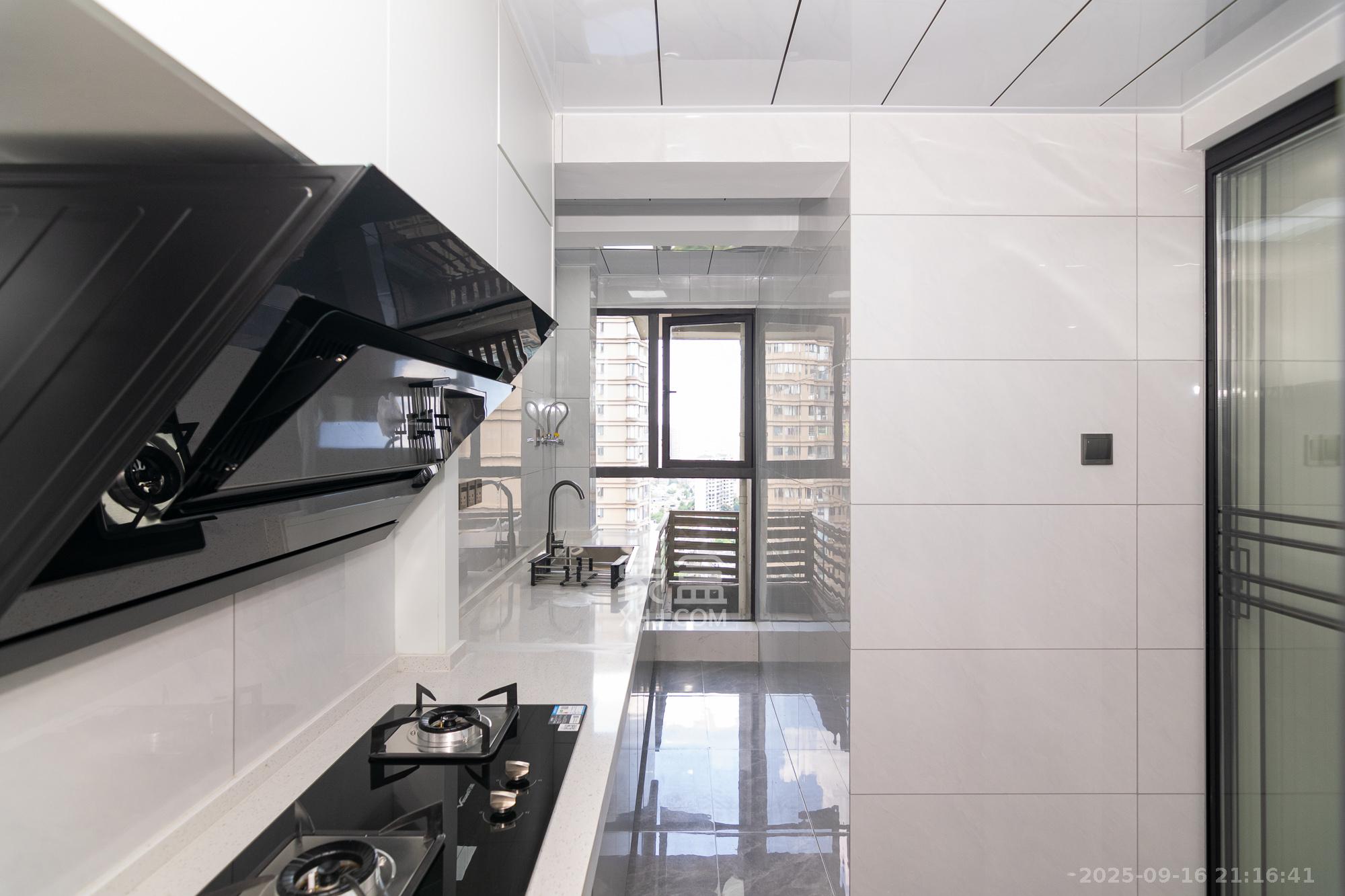 润和紫郡一期  3室2厅2卫    83.8万厨房