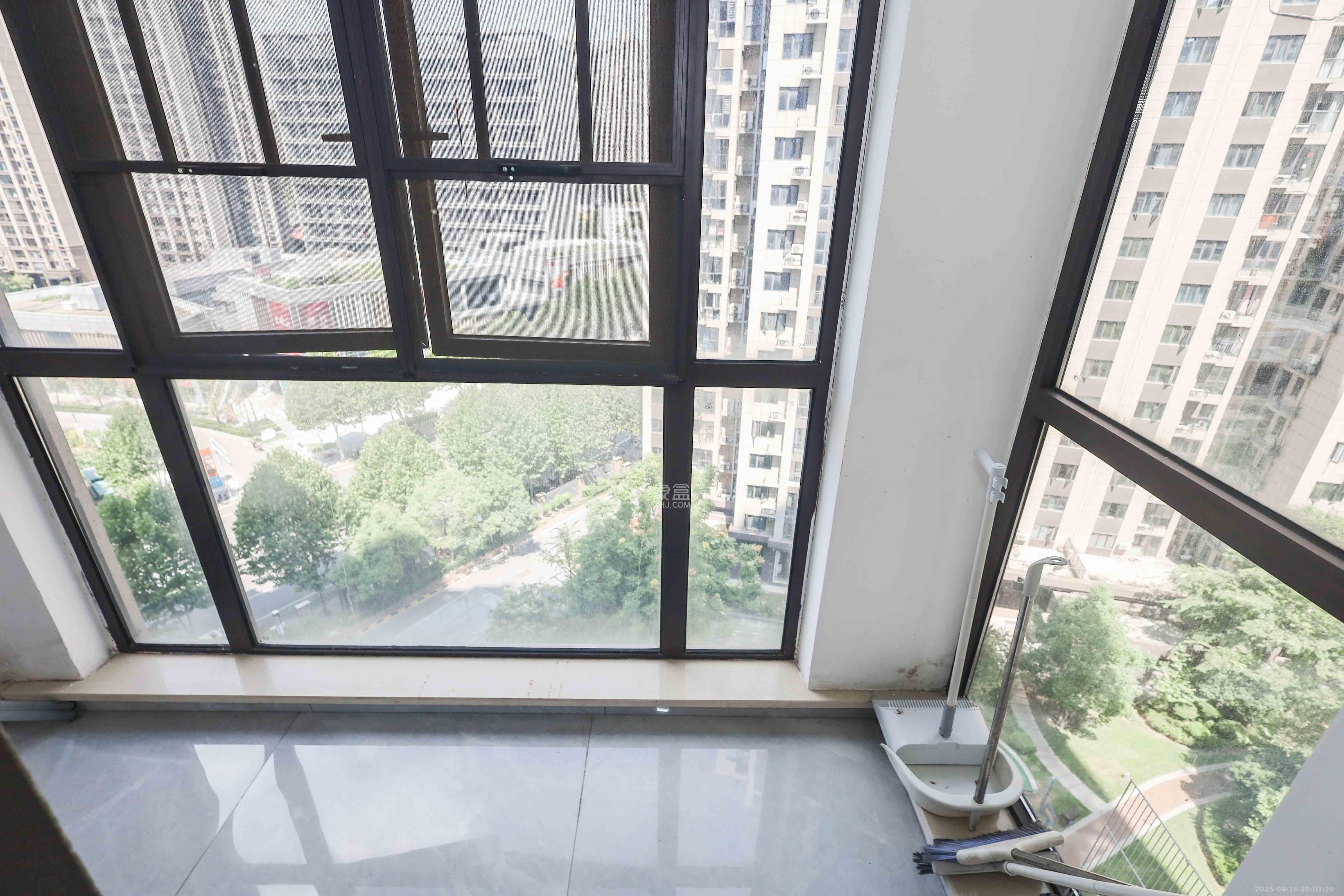 中国铁建梅溪青秀二期  4室2厅2卫    142.0万阳台