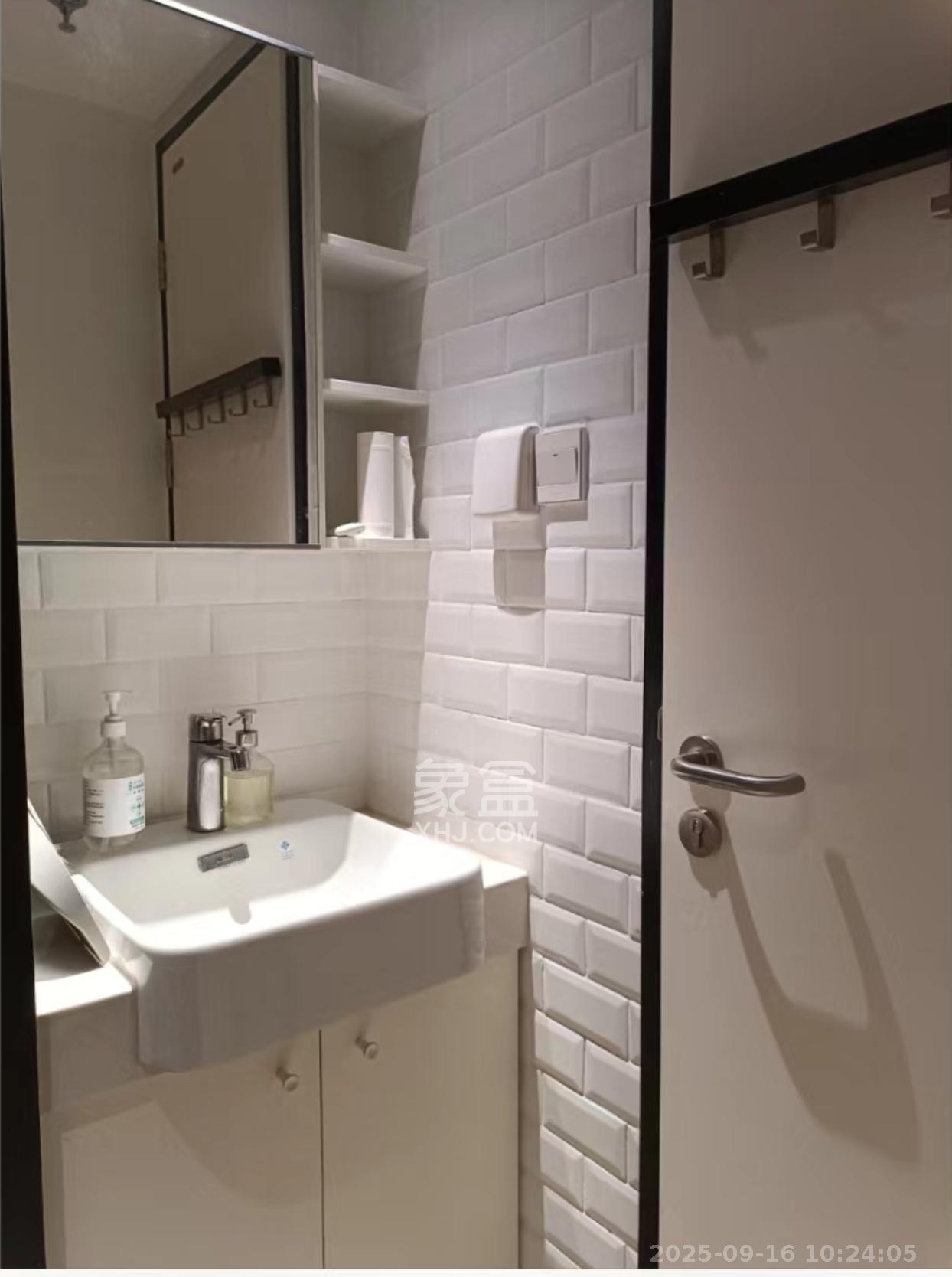 荟聚之光  1室1厅1卫    1800.0元/月 荟聚之光  1室1厅1卫    1800.0元/月室内图