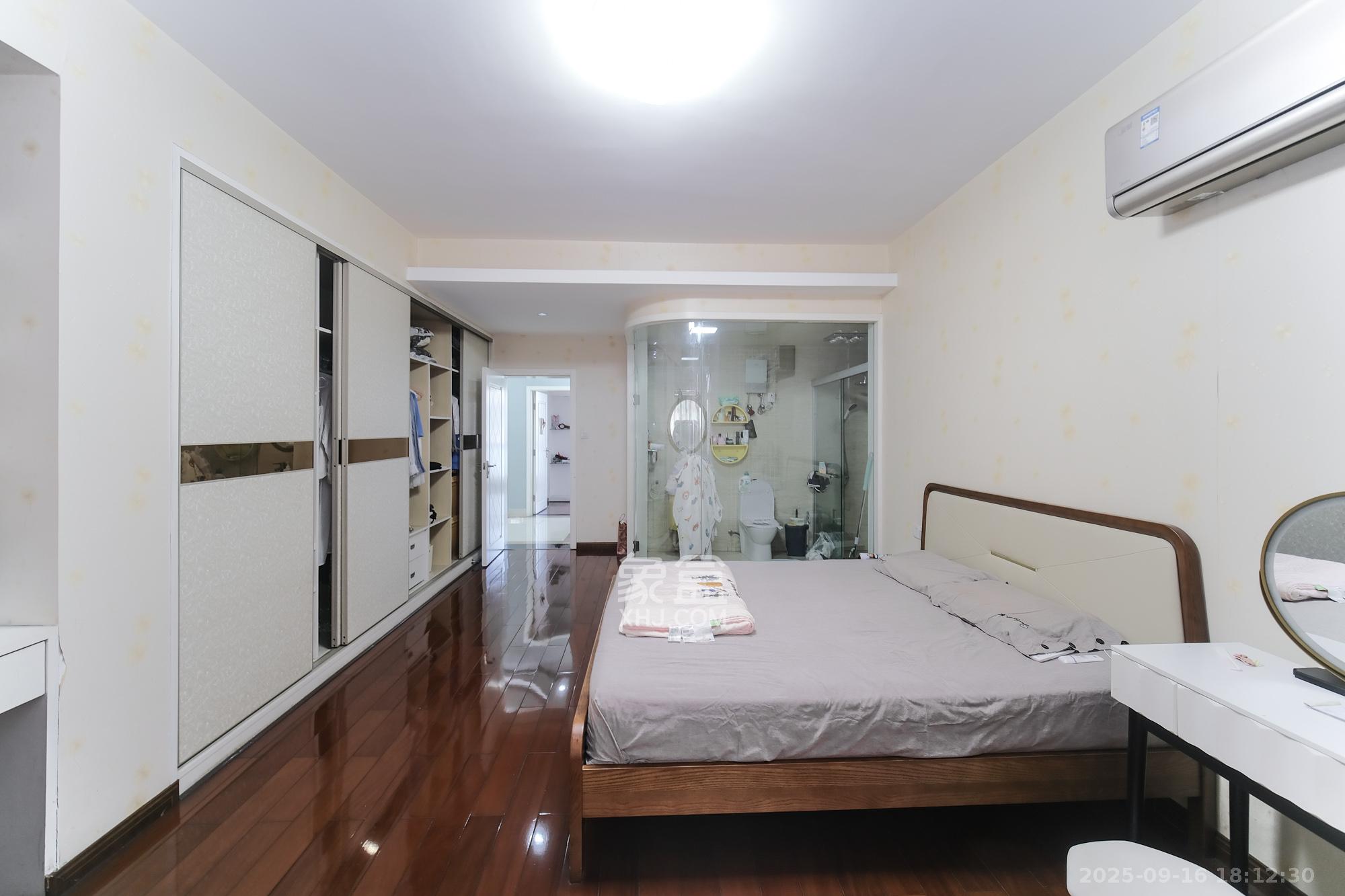 湘龙家园  4室2厅2卫    228.0万卧室