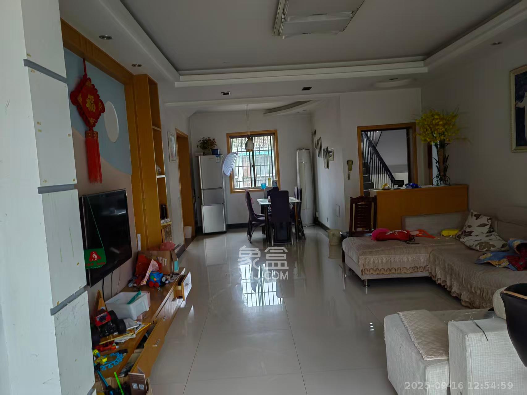 四季星城  3室2厅1卫    1400.0元/月室内图