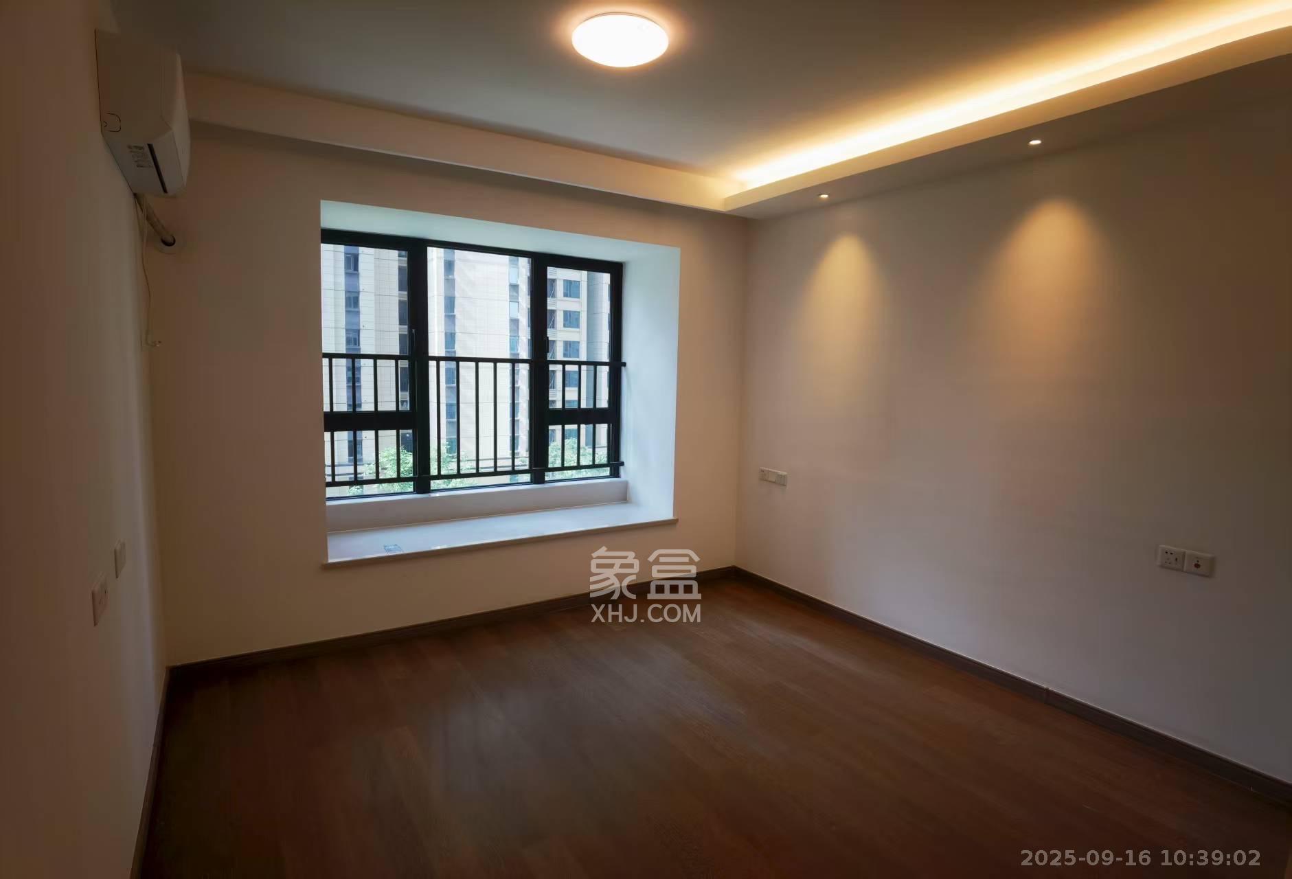 龙湖铂金中心(龙湖春江郦城) 3室2厅2卫 4600.0元/月 龙湖铂金中心(龙湖春江郦城) 3室2厅2卫 4600.0元/月室内图