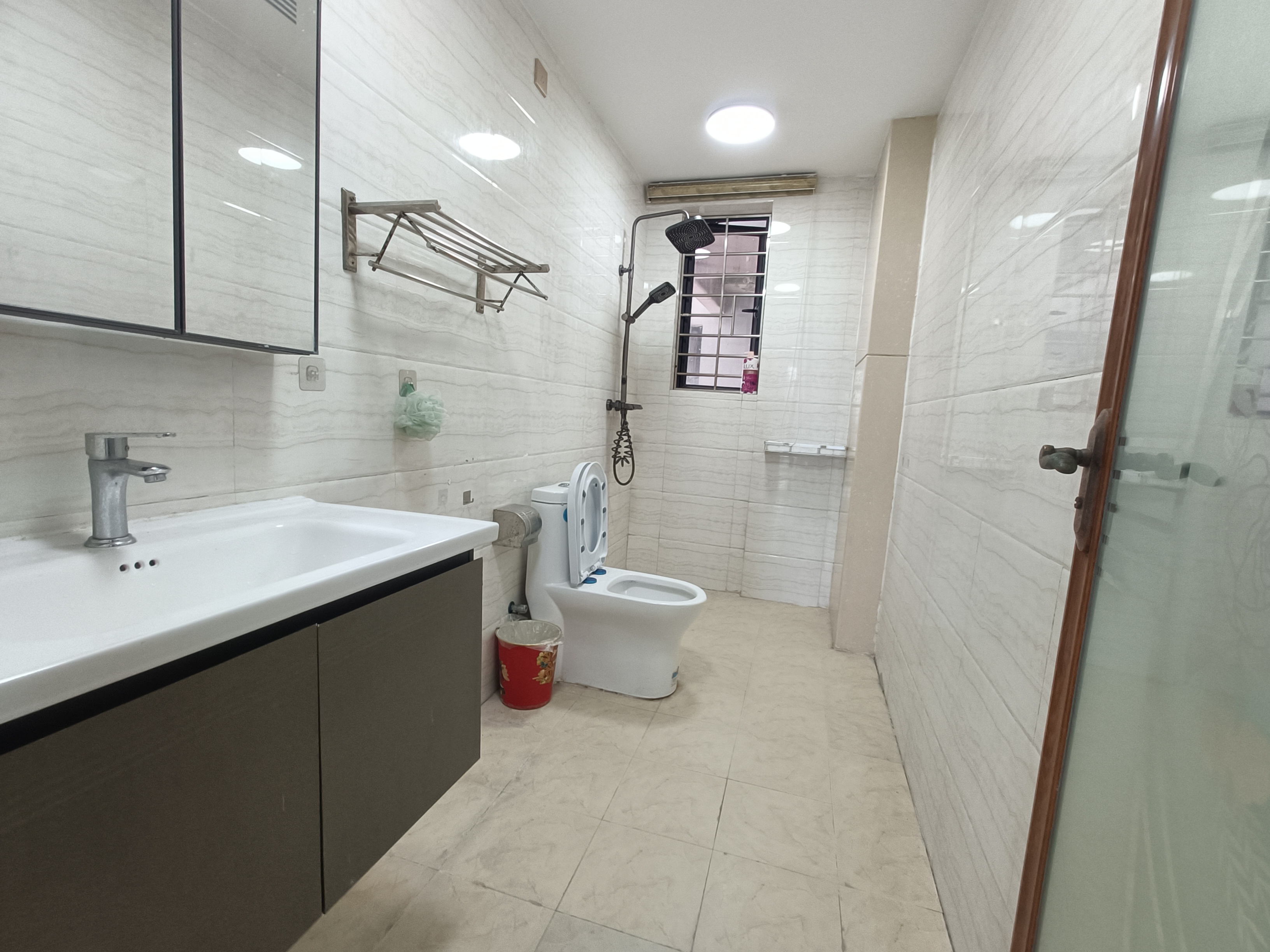 滨涯小区一期(滨涯村一区) 4室2厅2卫 2800.0元/月 滨涯小区一期(滨涯村一区) 4室2厅2卫 2800.0元/月室内图