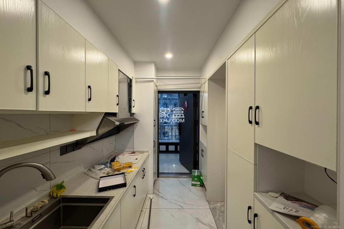 嘉斯茂购物广场(国中星城) 1室0厅0卫 1800.0元/月 嘉斯茂购物广场(国中星城) 1室0厅0卫 1800.0元/月室内图