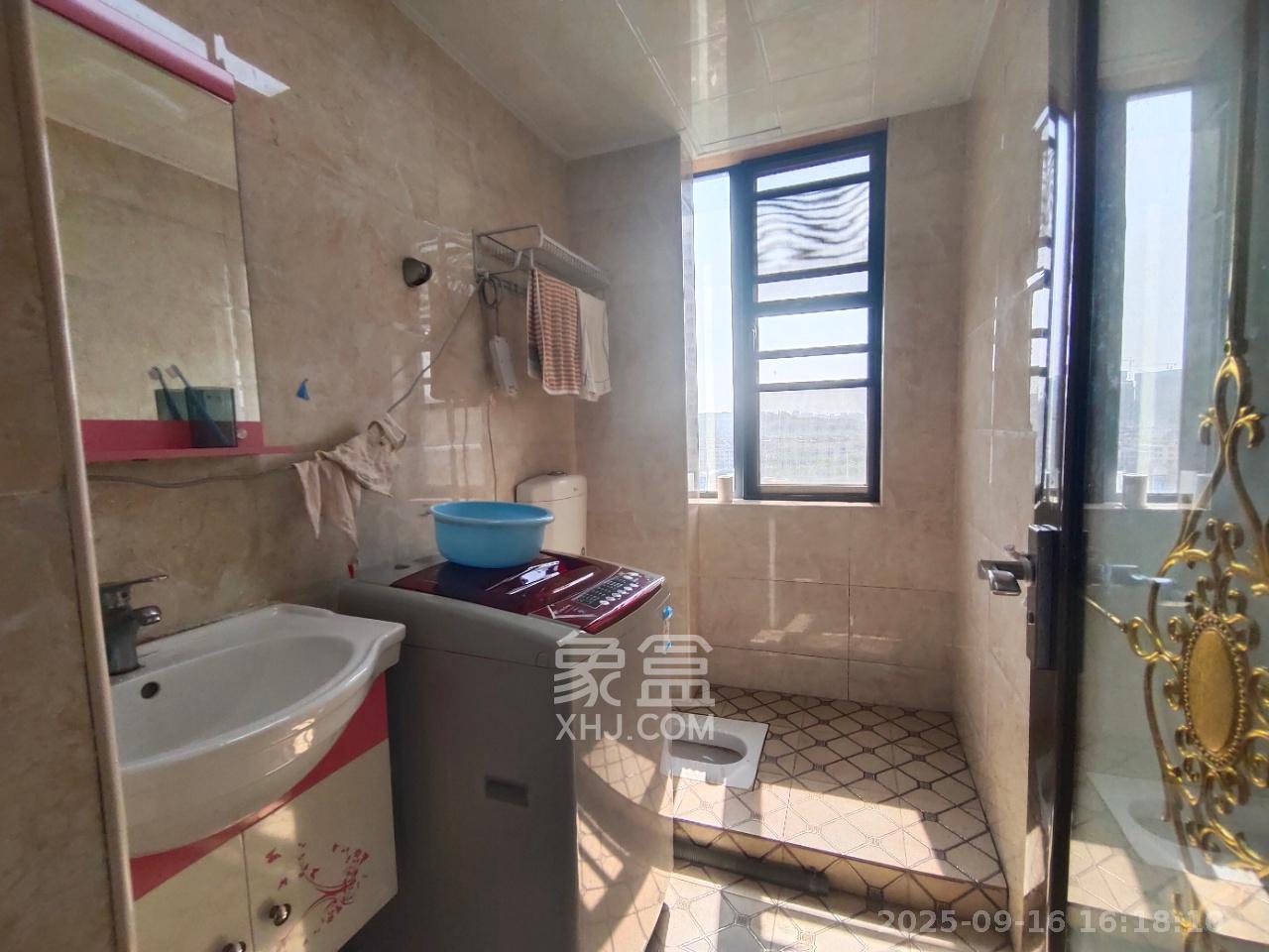 中南红领邦(红星嘉和苑) 3室2厅2卫 2000.0元/月 中南红领邦(红星嘉和苑) 3室2厅2卫 2000.0元/月室内图