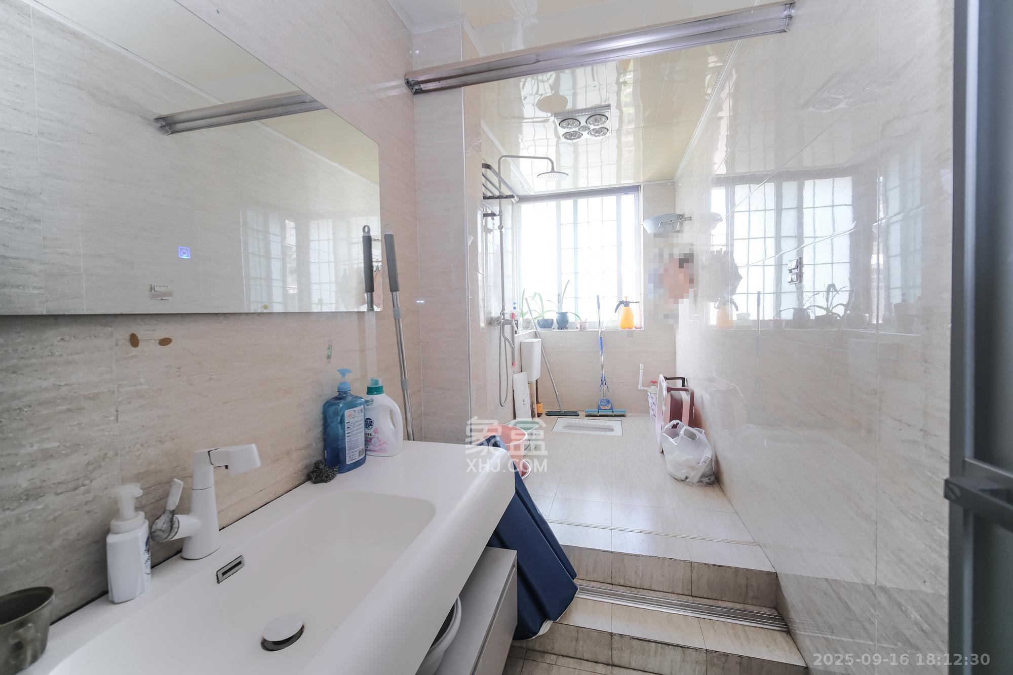 湘龙家园  4室2厅2卫    228.0万 湘龙家园  4室2厅2卫    228.0万卫生间