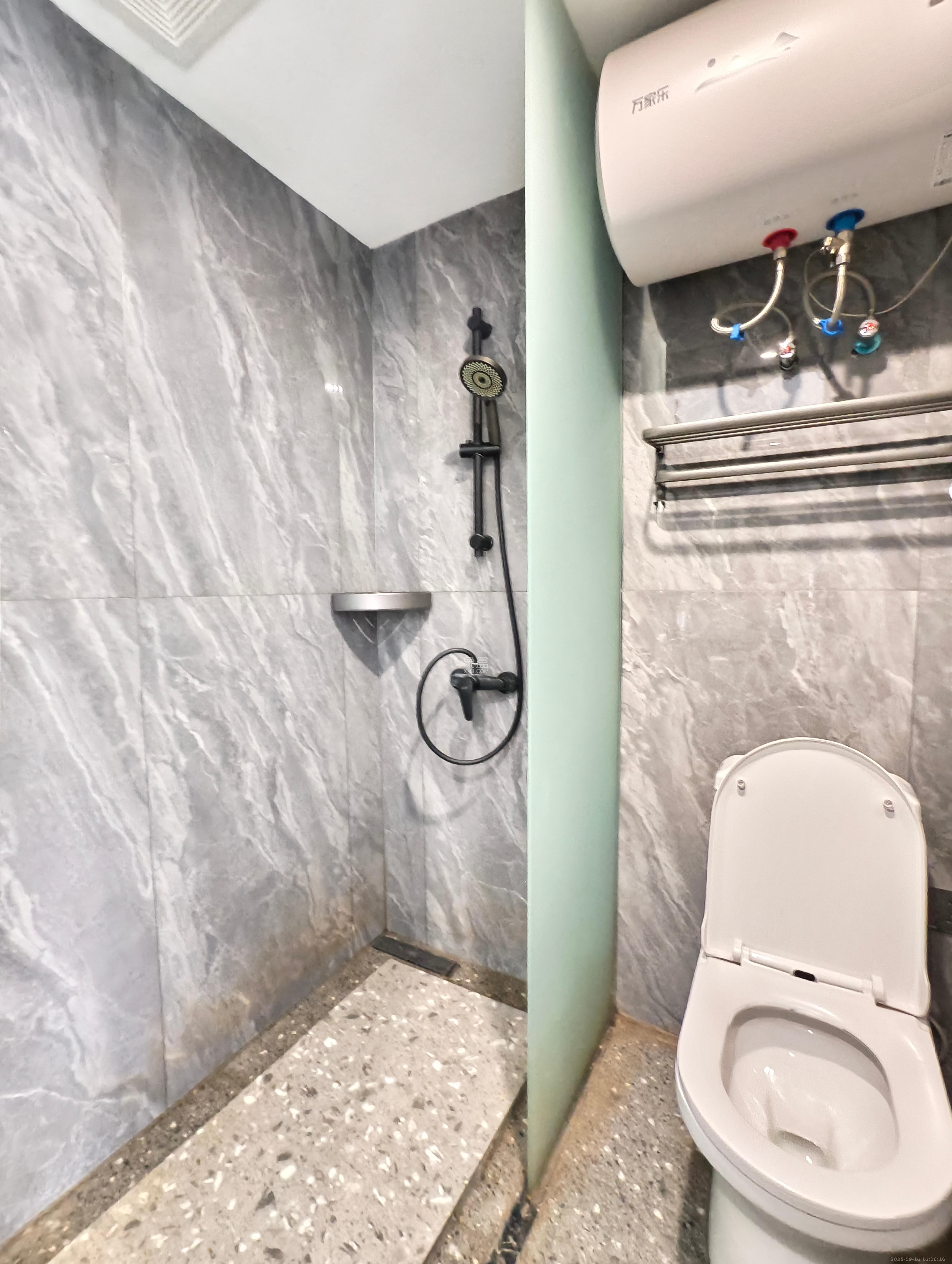 保利天禧EF区  1室1厅1卫    2000.0元/月室内图