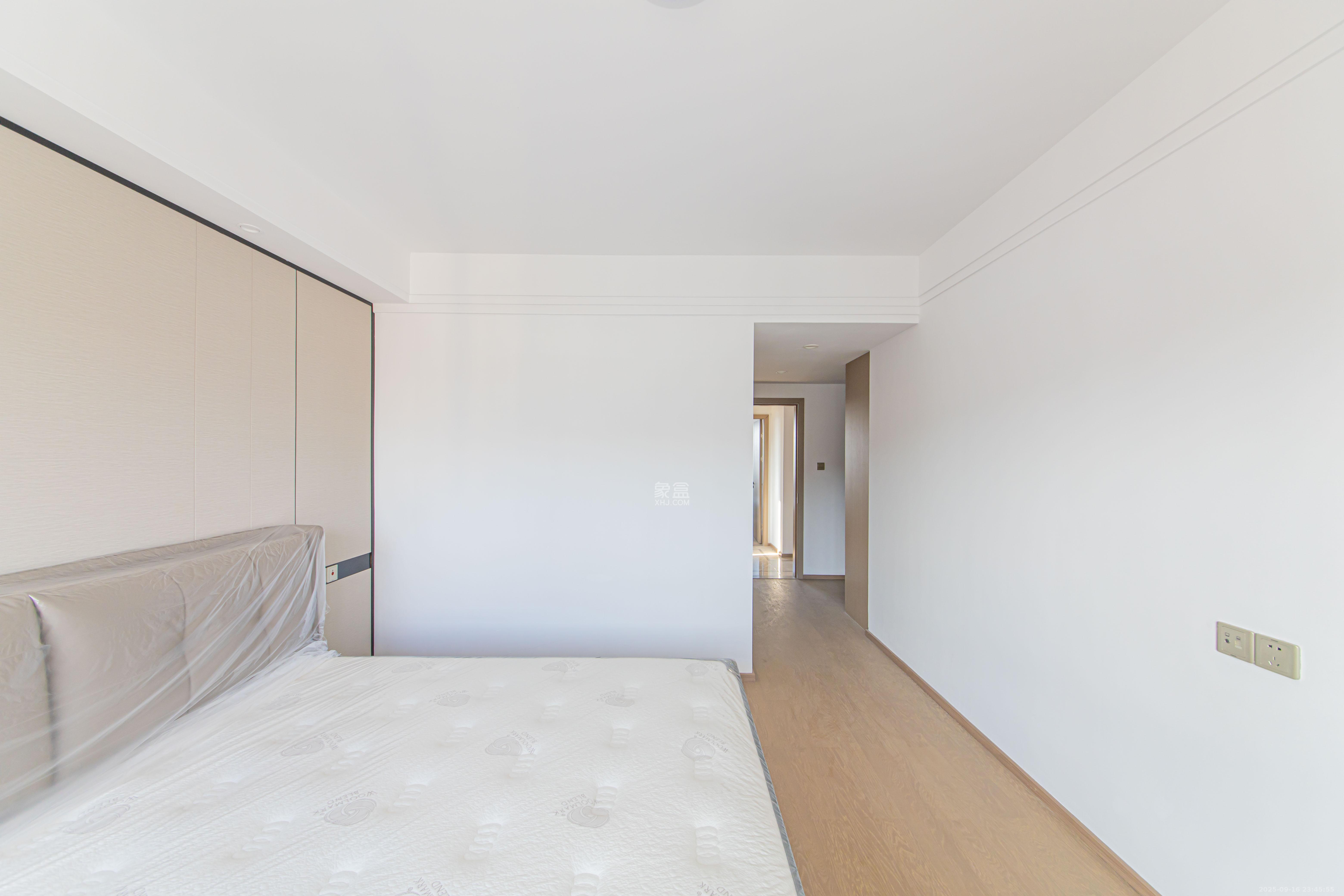 大唐印象三期御玺  4室2厅2卫    130.0万卧室