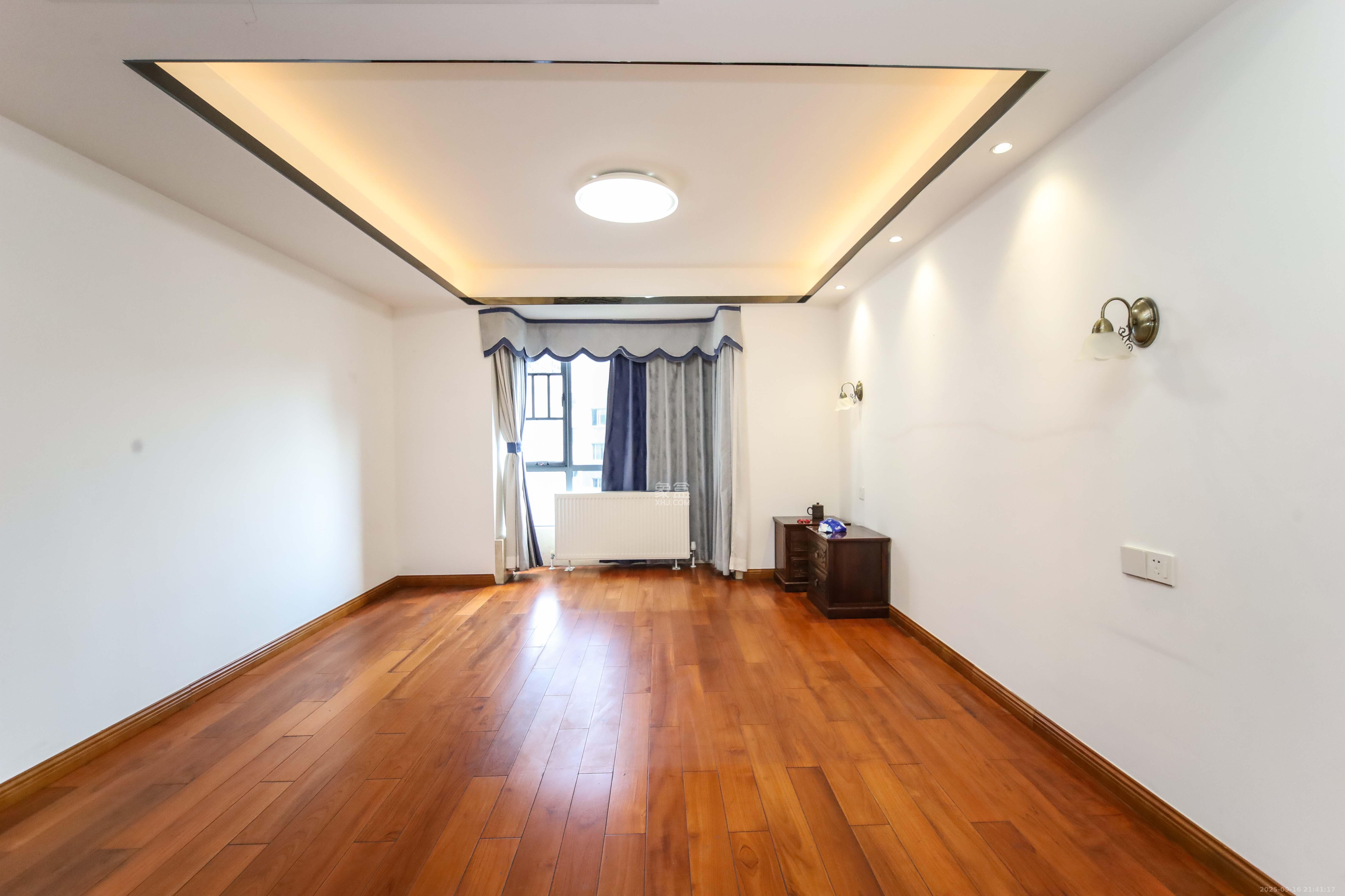 西子花苑 4室2厅2卫 180.0万 西子花苑 4室2厅2卫 180.0万卧室