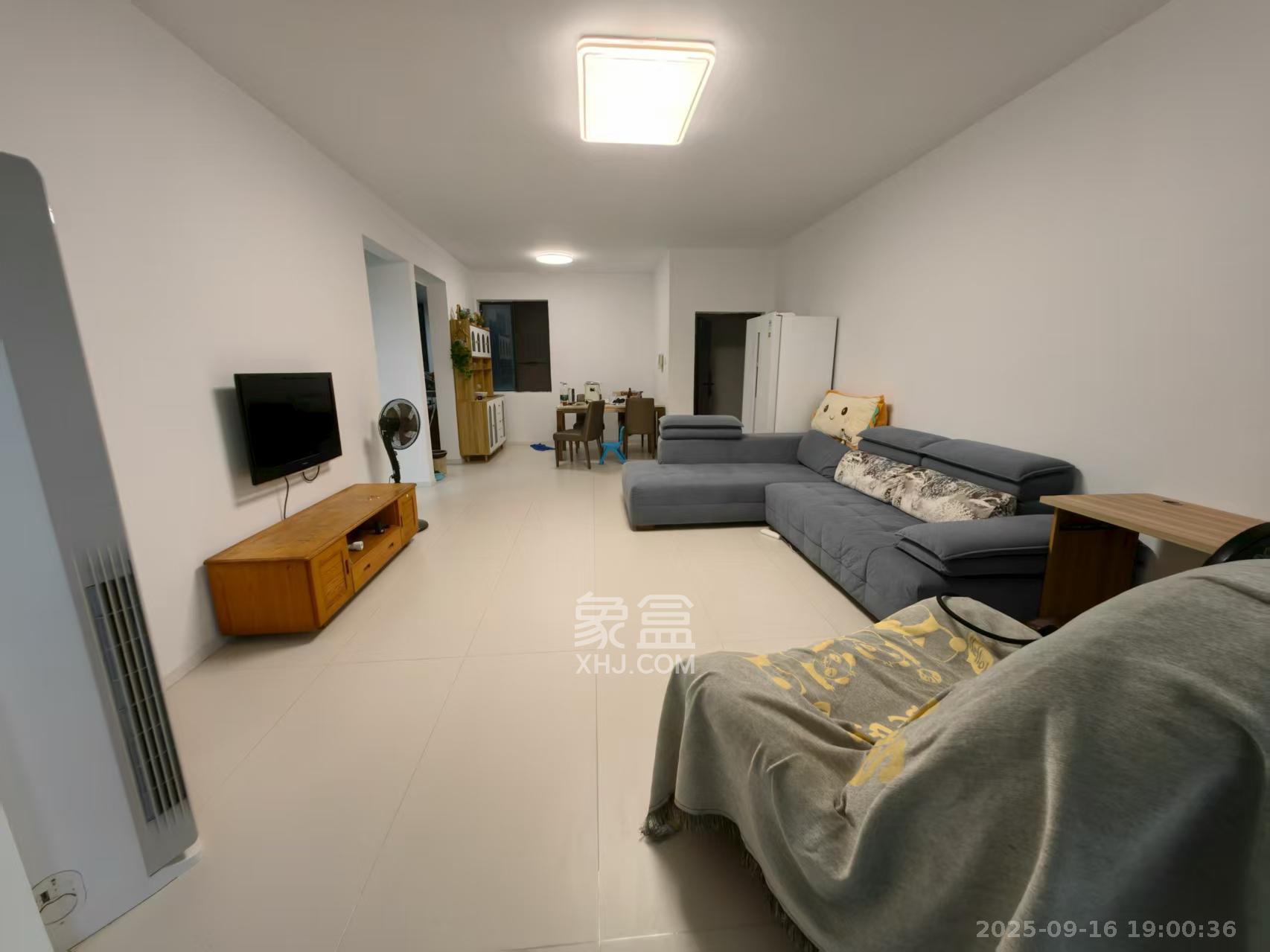 麓谷公馆(涉外国际公馆) 3室2厅2卫 2500.0元/月 麓谷公馆(涉外国际公馆) 3室2厅2卫 2500.0元/月室内图