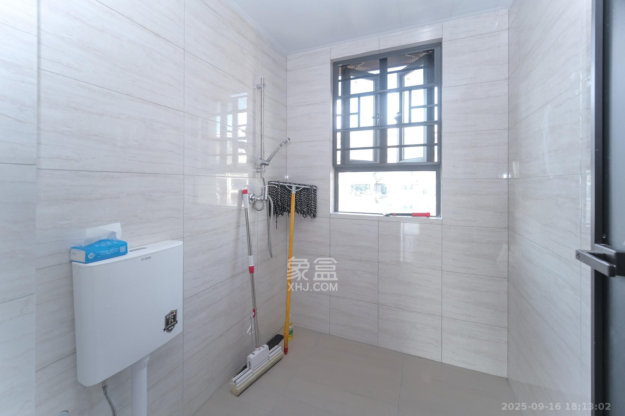 荣盛城 3室2厅2卫 89.0万 荣盛城 3室2厅2卫 89.0万卫生间