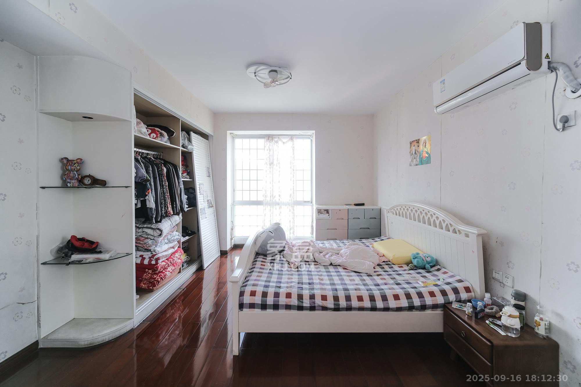 湘龙家园  4室2厅2卫    228.0万 湘龙家园  4室2厅2卫    228.0万卧室