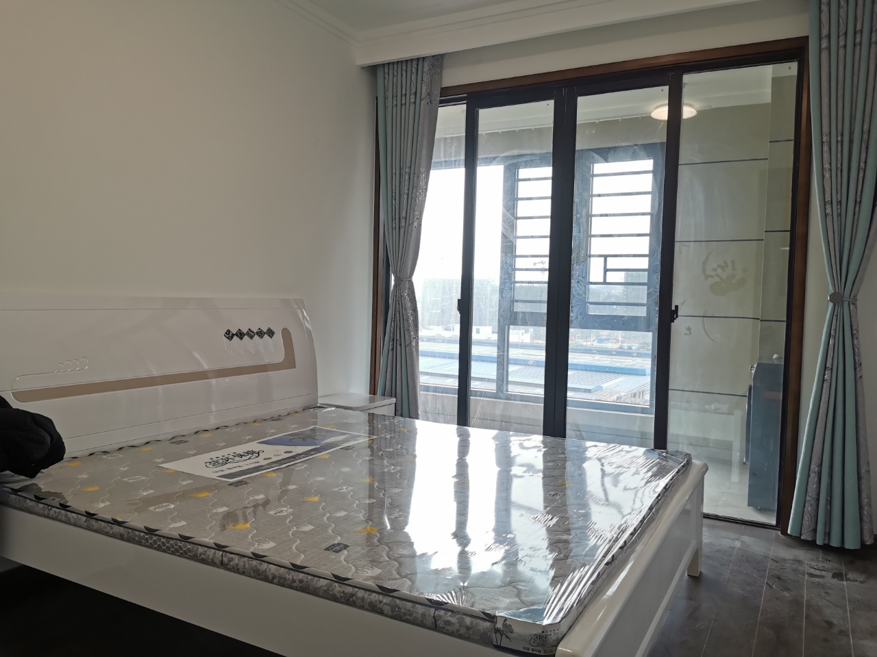 荣盛碧桂园铂悦府 3室2厅2卫 2200.0元/月 荣盛碧桂园铂悦府 3室2厅2卫 2200.0元/月室内图