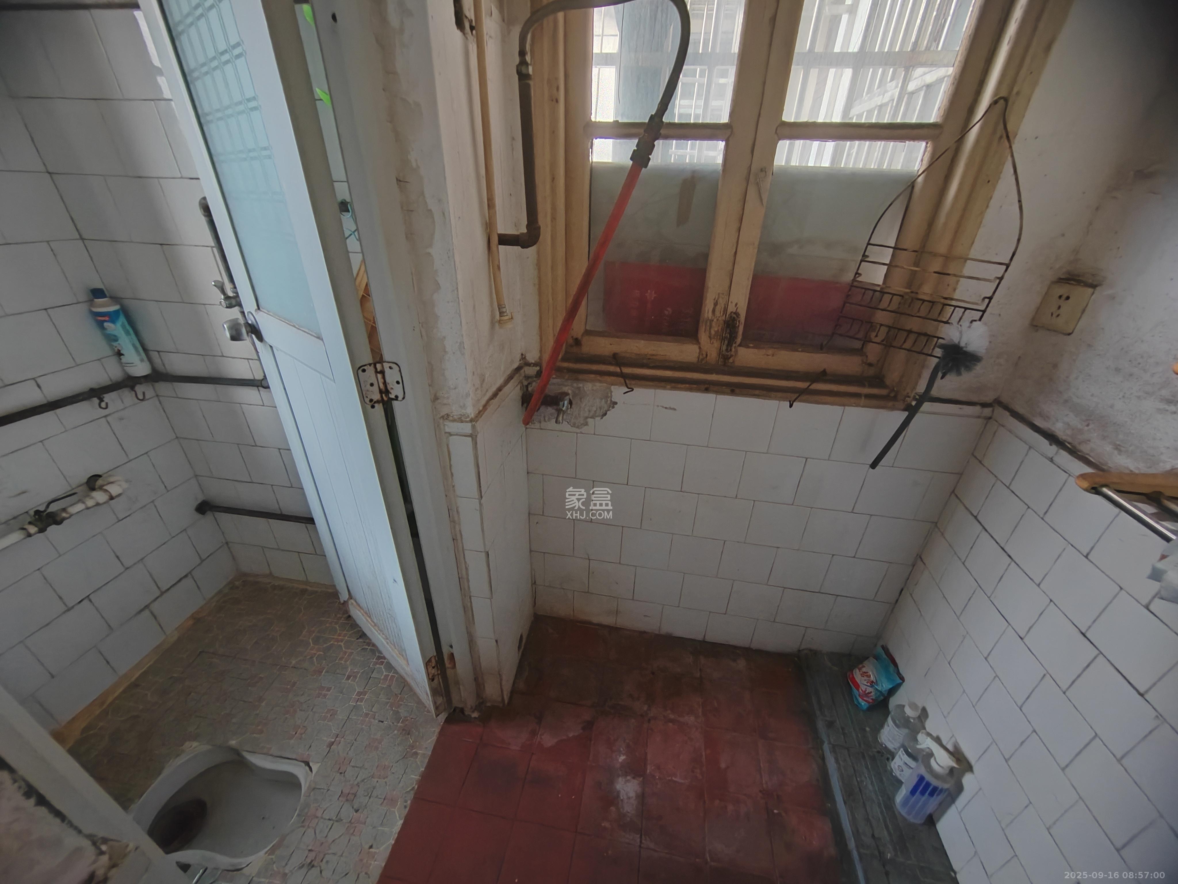 红花坡社区 3室1厅1卫 1000.0元/月 红花坡社区 3室1厅1卫 1000.0元/月室内图