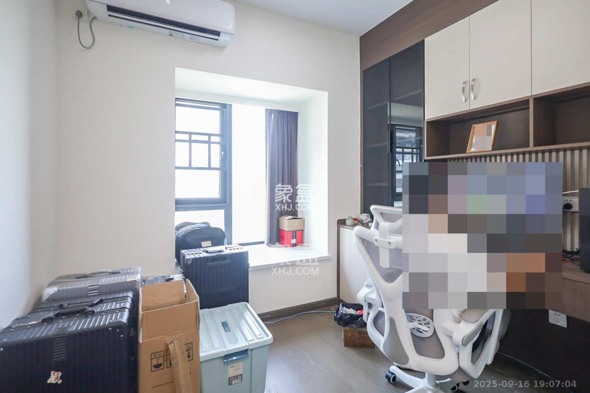 滨江府1913 4室2厅2卫 248.0万 滨江府1913 4室2厅2卫 248.0万卧室