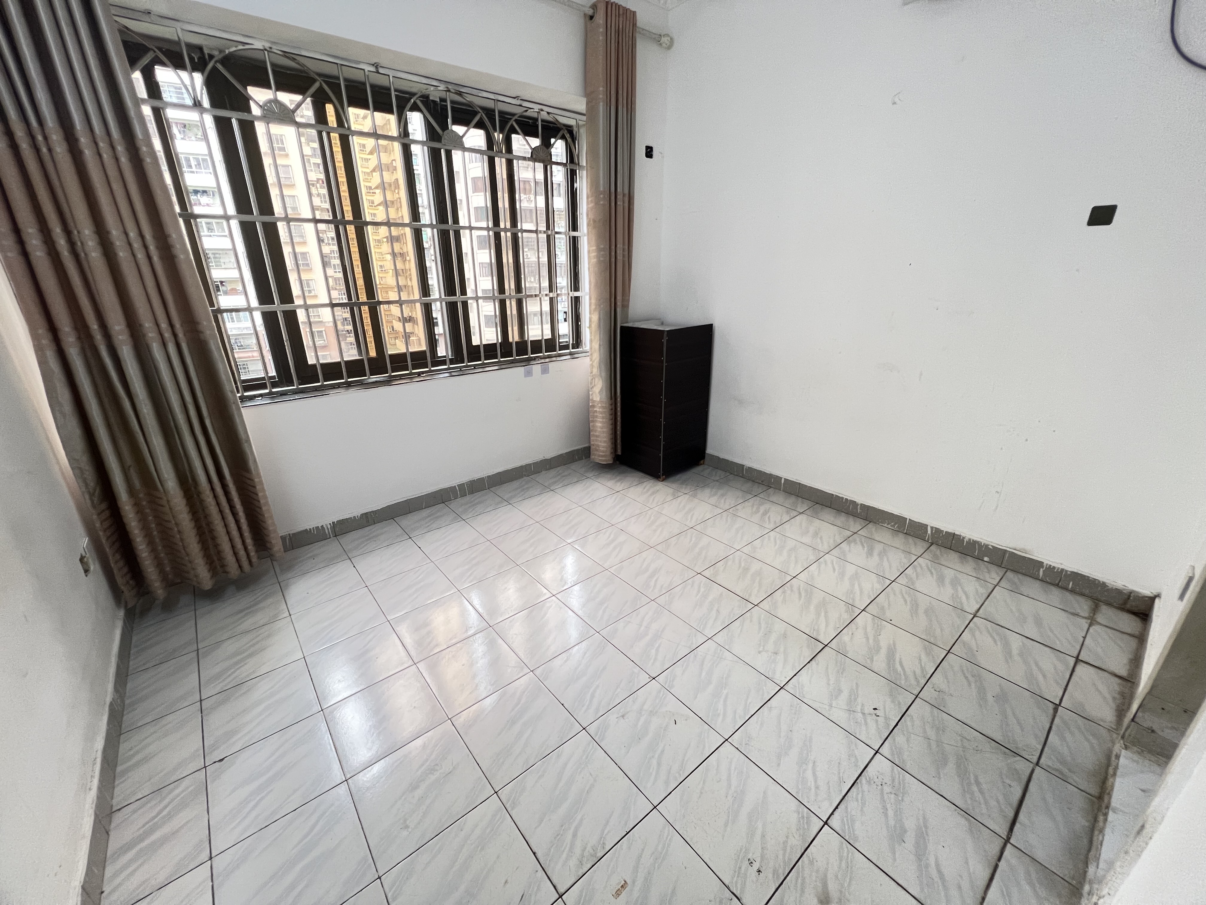 富豪大厦(富豪花园)  3室2厅1卫    2300.0元/月室内图