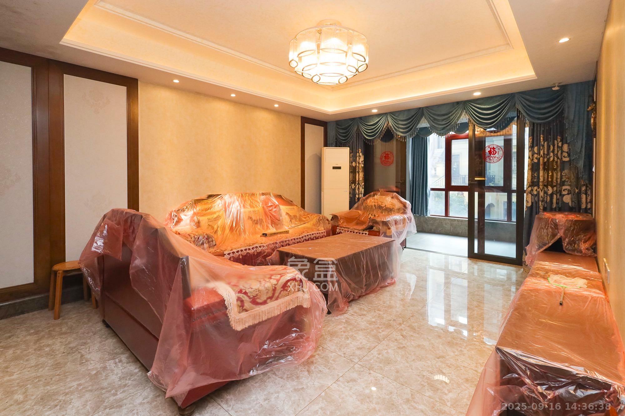 恒大御景天下城一期 3室2厅2卫 3500.0元/月 恒大御景天下城一期 3室2厅2卫 3500.0元/月室内图