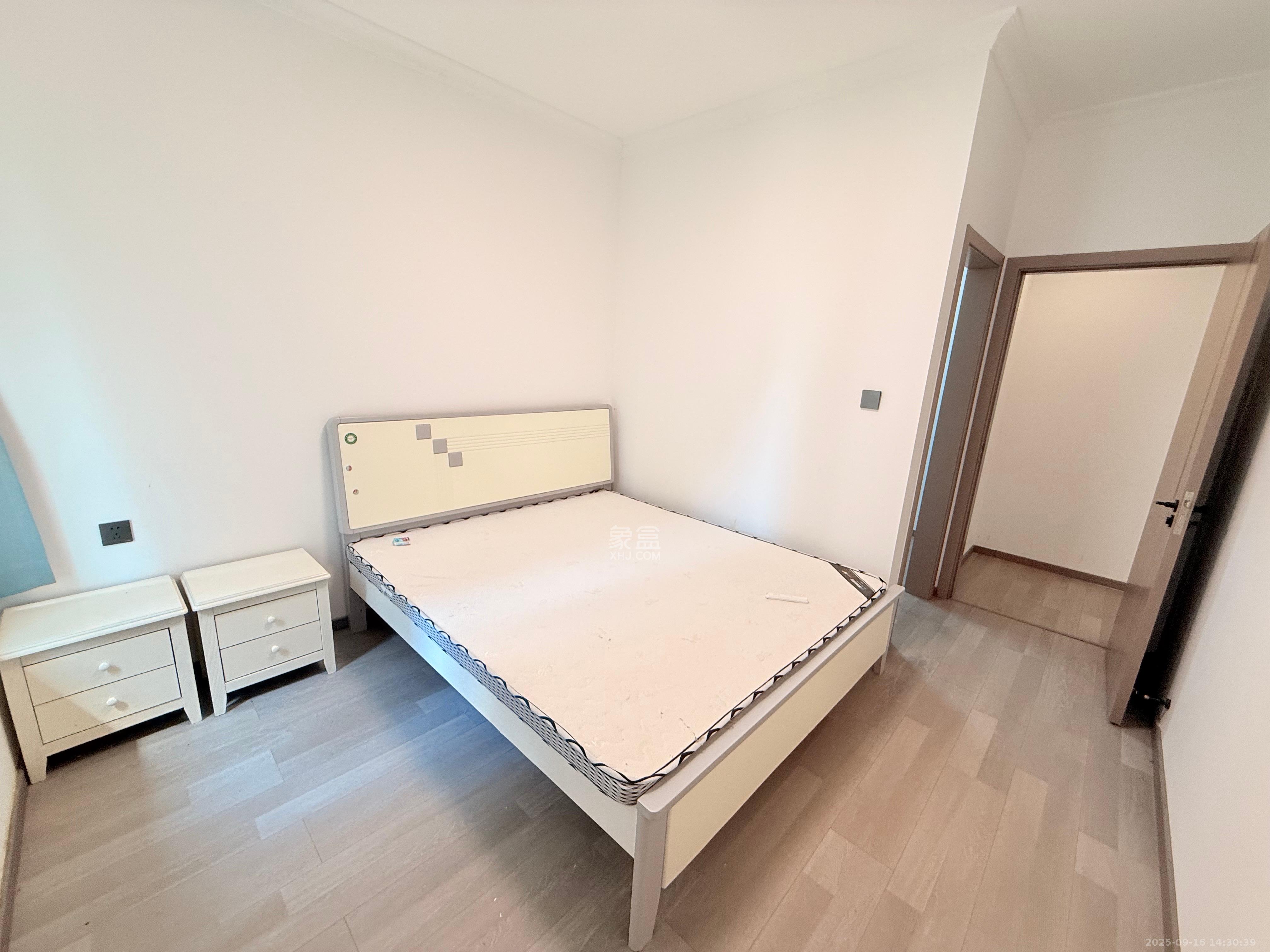 长房东旭国际  4室2厅2卫    3400.0元/月室内图