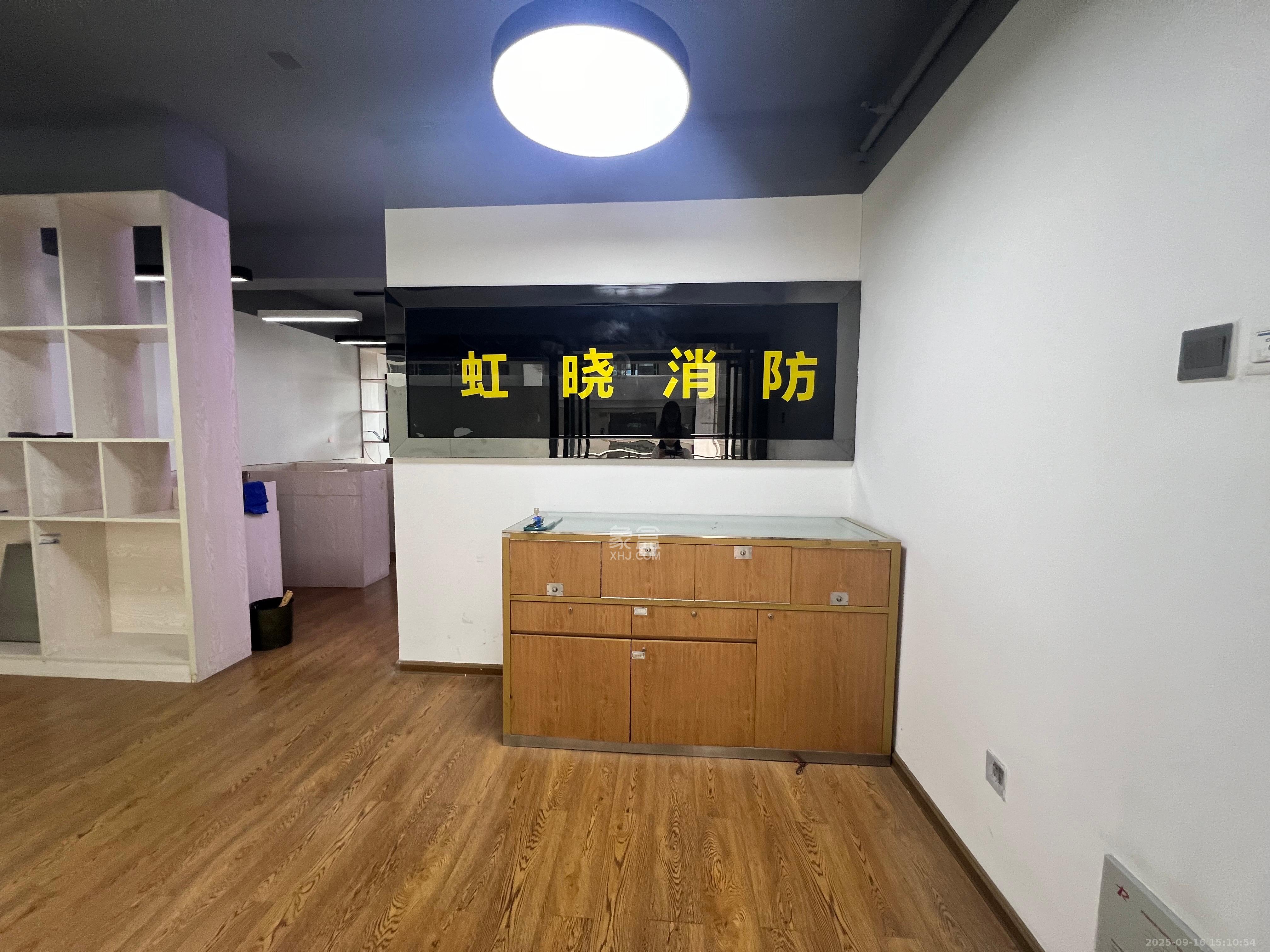 长房中庭国际(东郡华蓉广场) 2室1厅1卫 3300.0元/月 长房中庭国际(东郡华蓉广场) 2室1厅1卫 3300.0元/月室内图