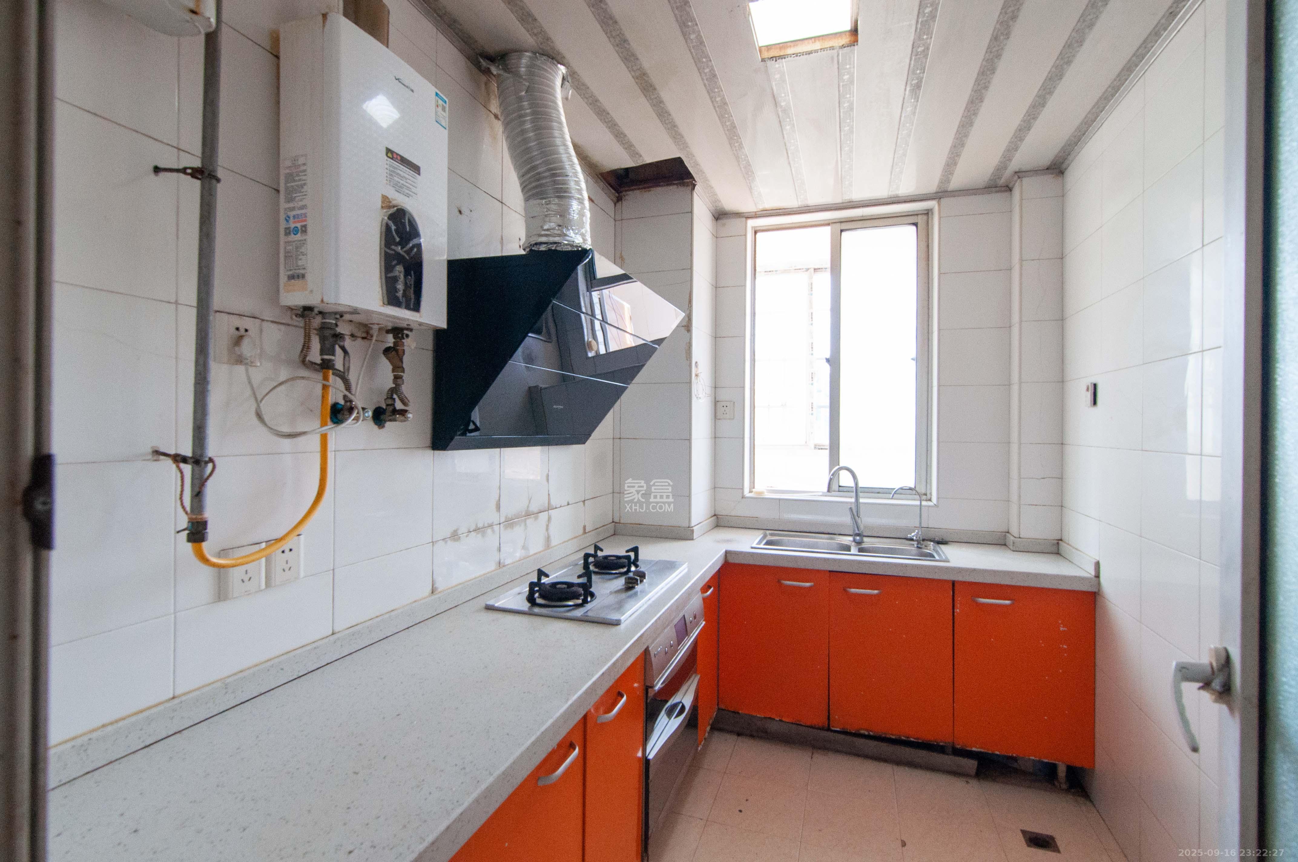 麓谷雅园  3室2厅2卫    66.8万厨房