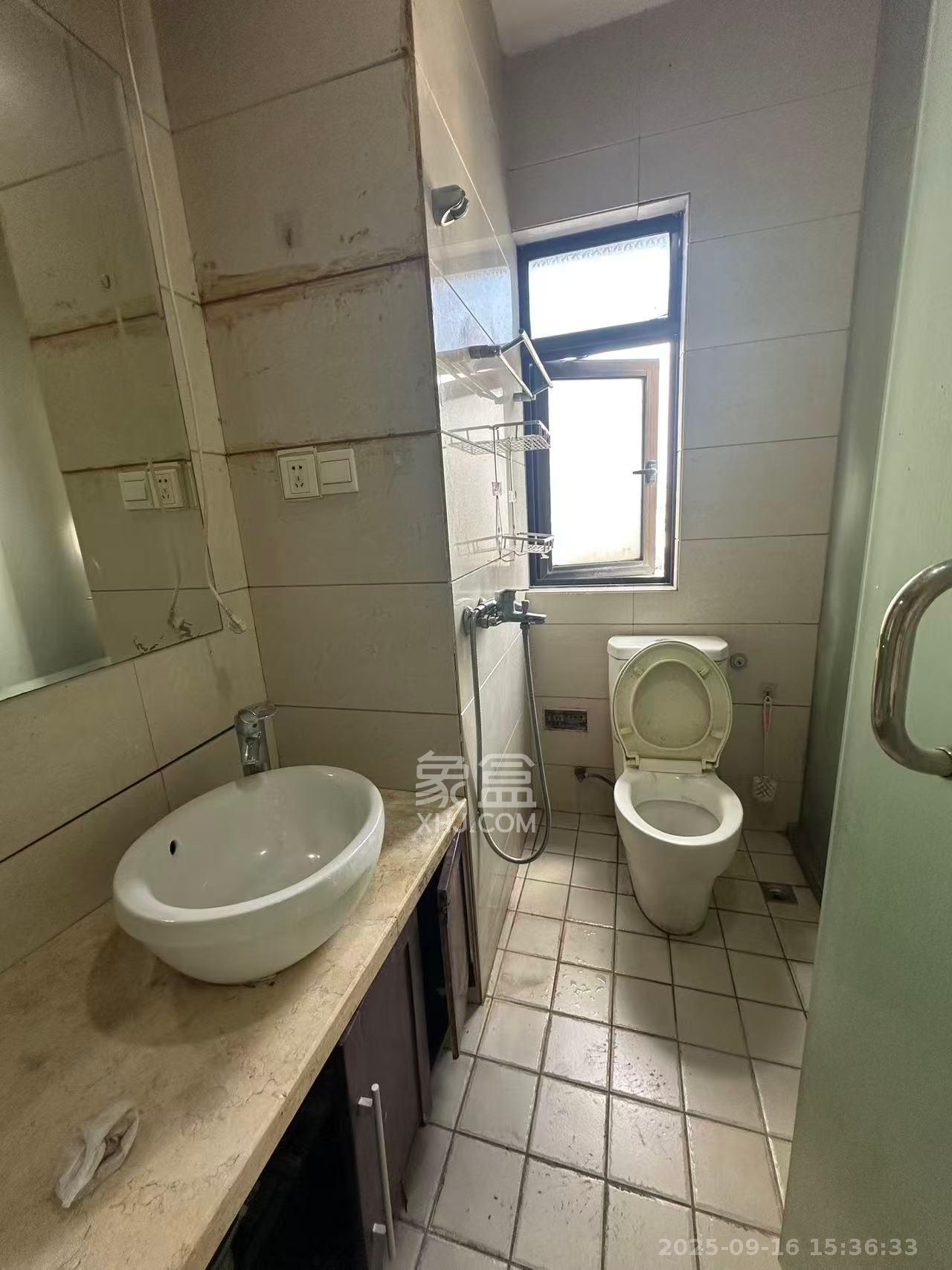 铂宫  1室1厅1卫    1700.0元/月室内图