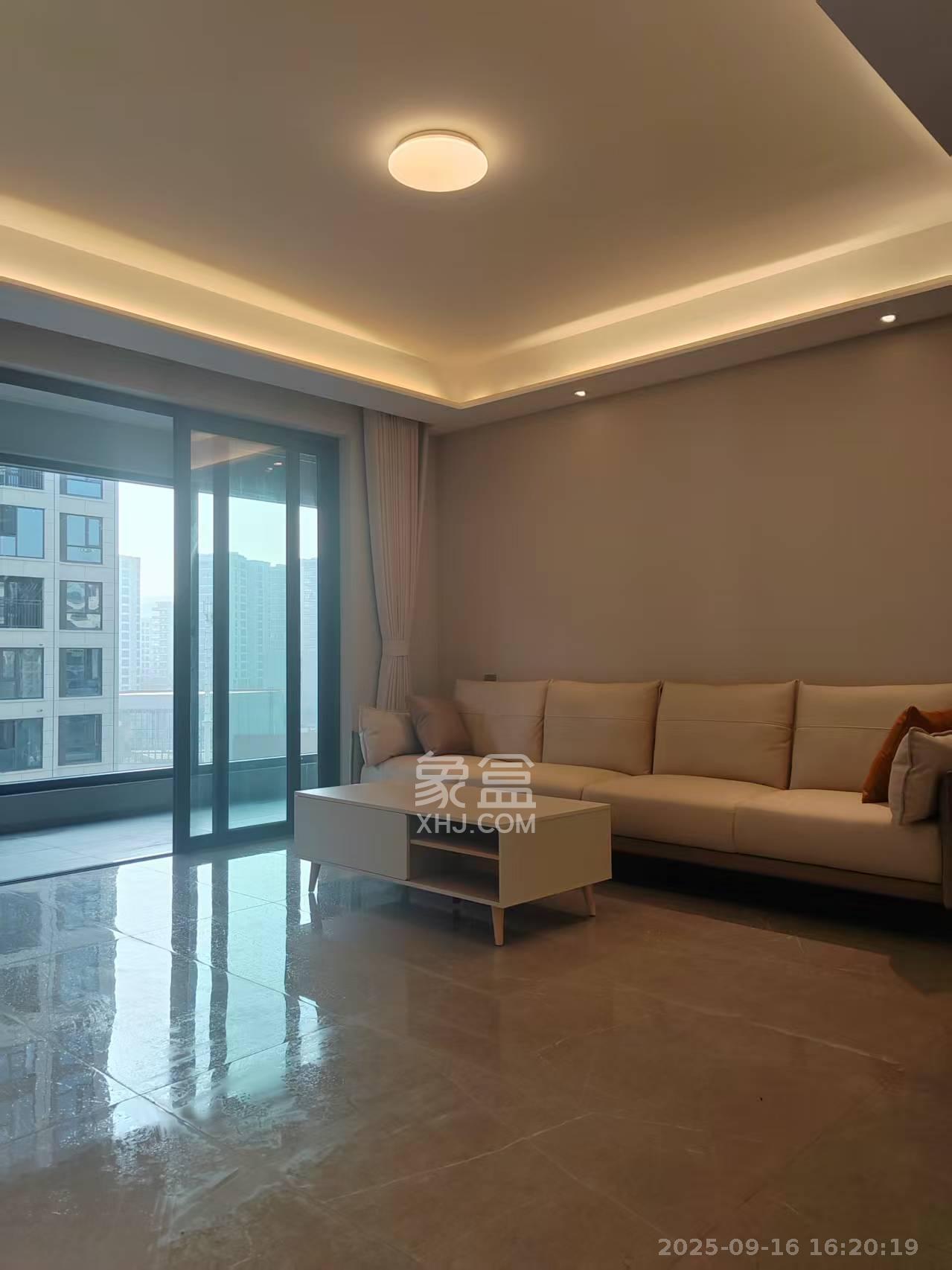 龙湖江与城  4室2厅2卫    3500.0元/月室内图