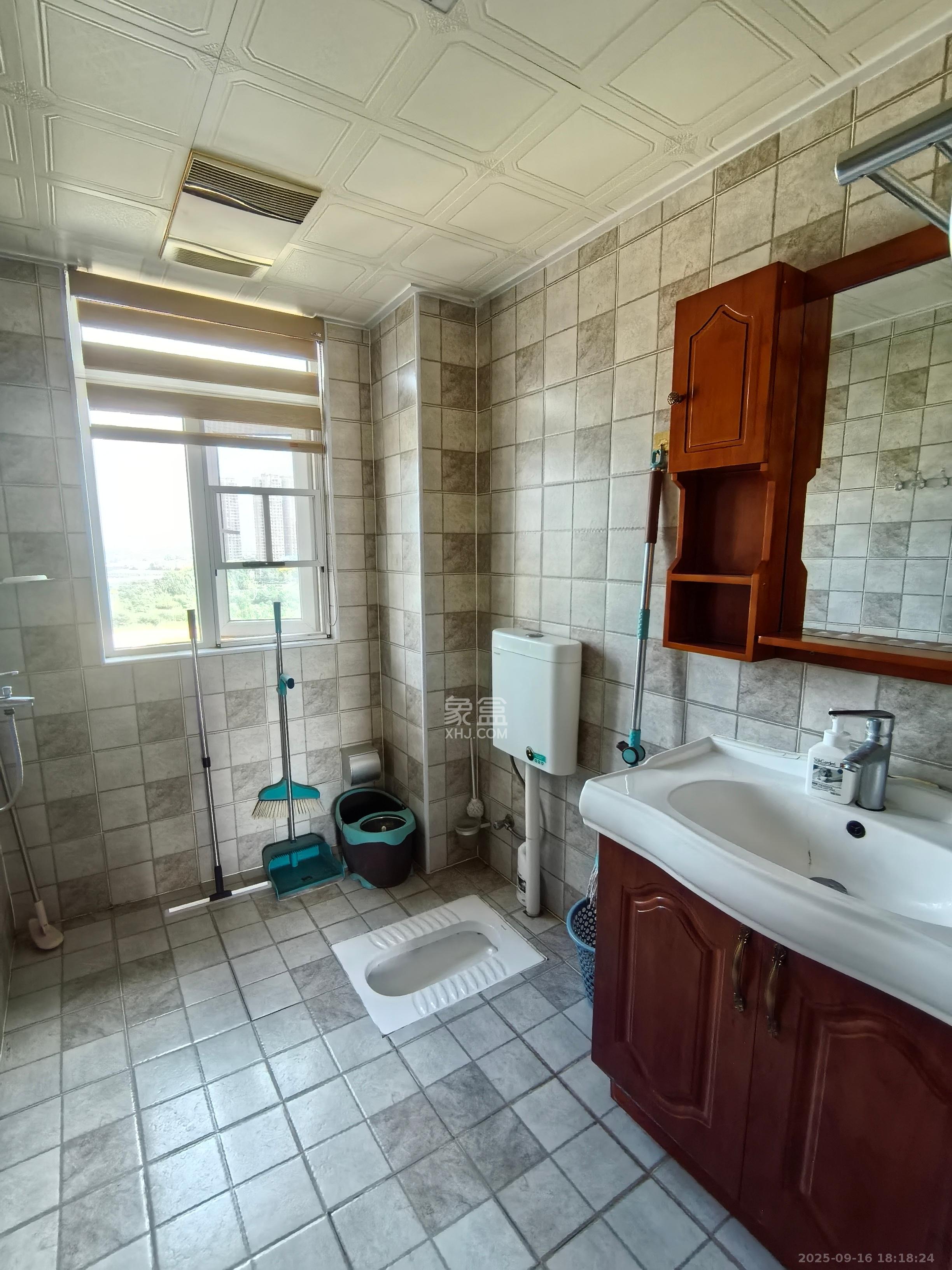 和悦城(蟠龙景苑)  1室1厅1卫    1650.0元/月室内图