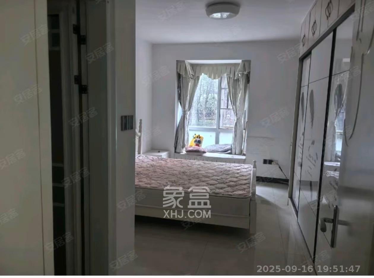 丽发新城  3室2厅1卫    2000.0元/月室内图