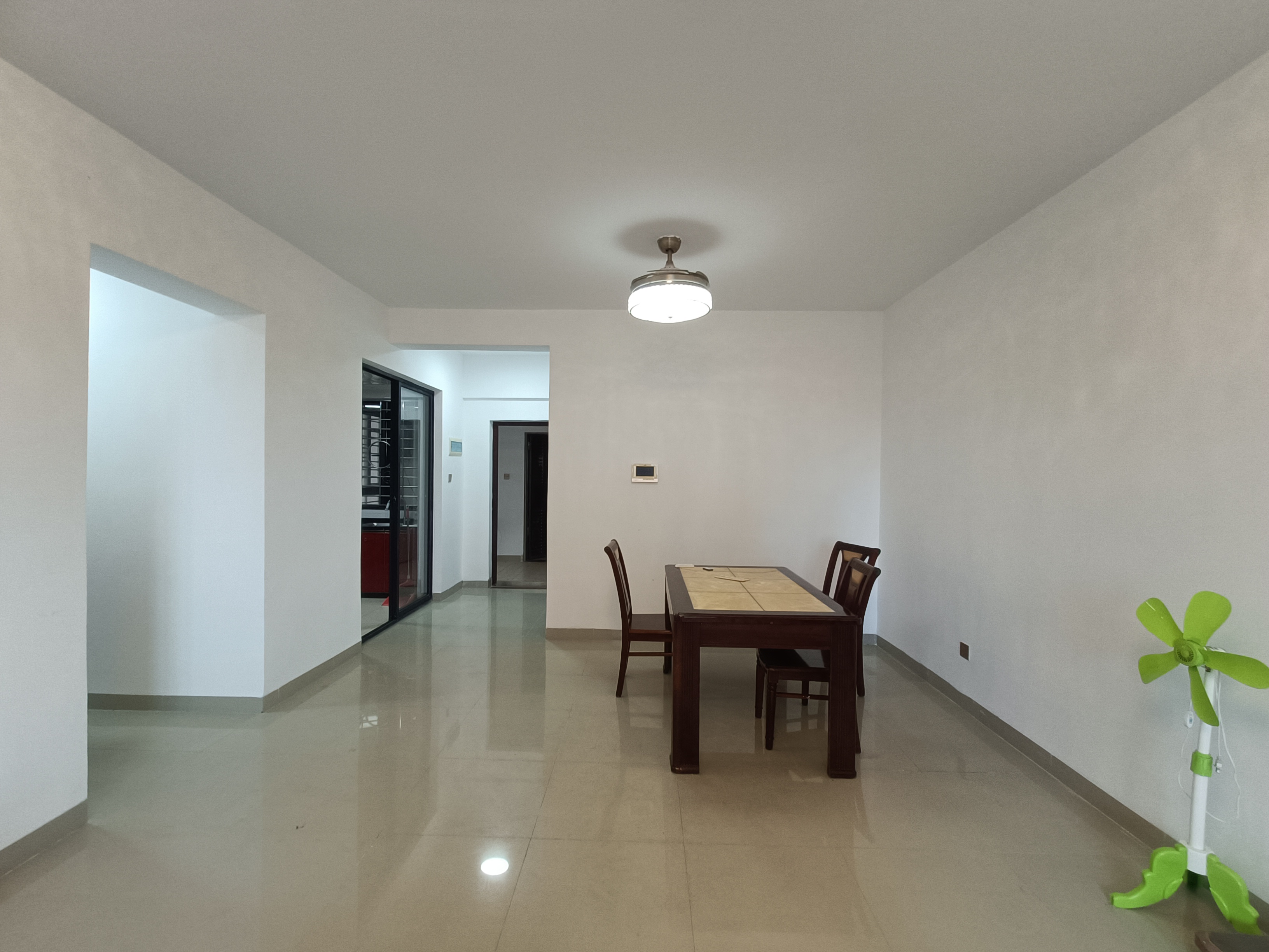 滨涯小区一期(滨涯村一区) 4室2厅2卫 2800.0元/月 滨涯小区一期(滨涯村一区) 4室2厅2卫 2800.0元/月室内图