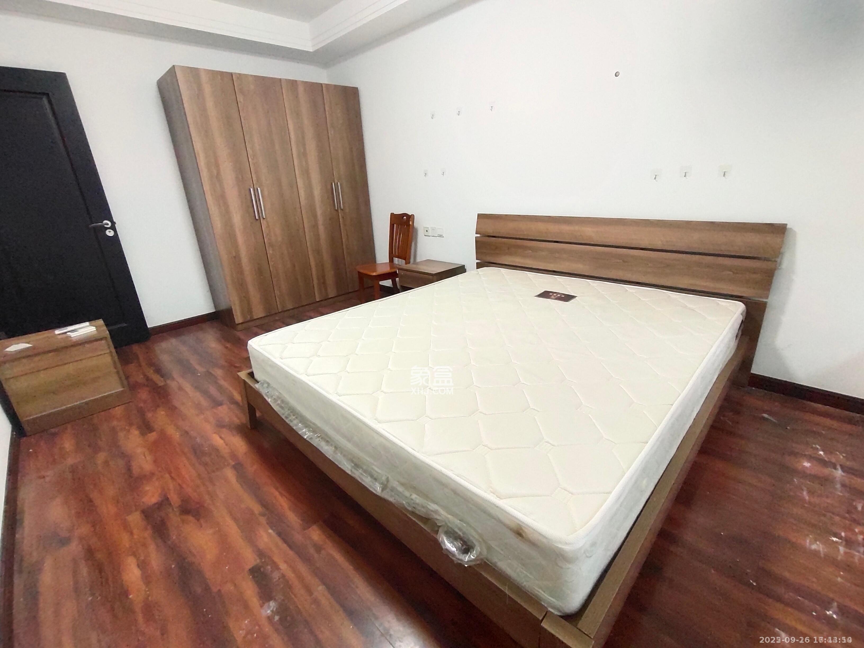 绿地中央广场 3室2厅1卫 2500.0元/月 绿地中央广场 3室2厅1卫 2500.0元/月室内图