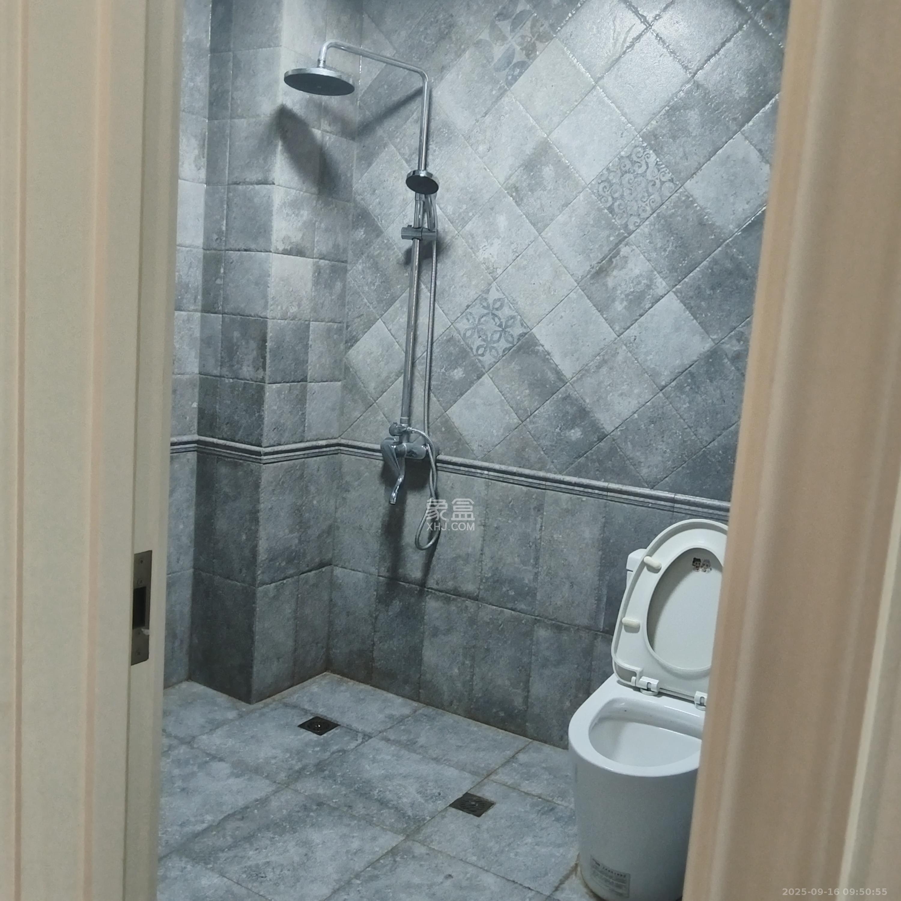 德润小区(丰升德润小区) 4室2厅2卫 4300.0元/月 德润小区(丰升德润小区) 4室2厅2卫 4300.0元/月室内图