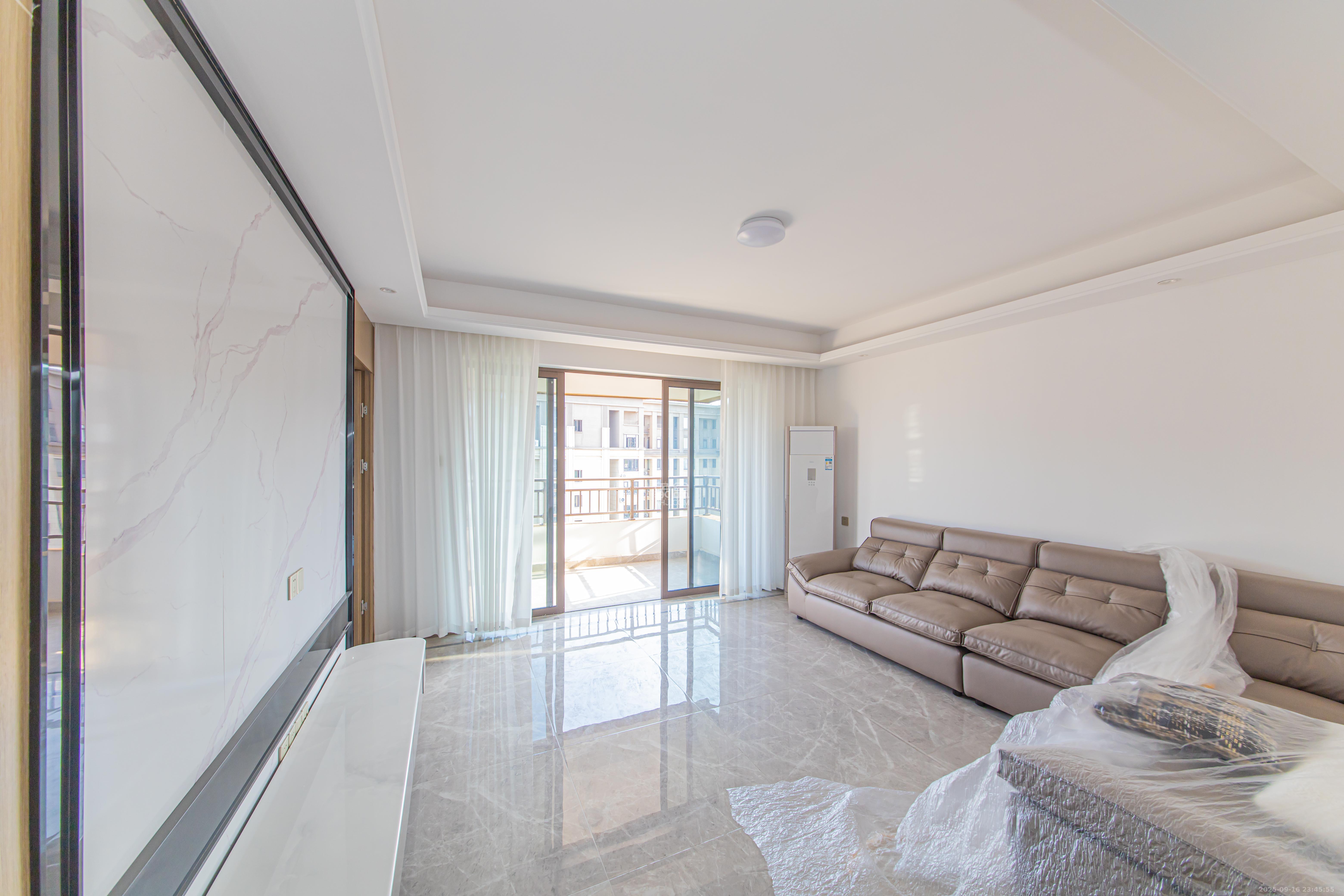 大唐印象三期御玺  4室2厅2卫    130.0万客厅