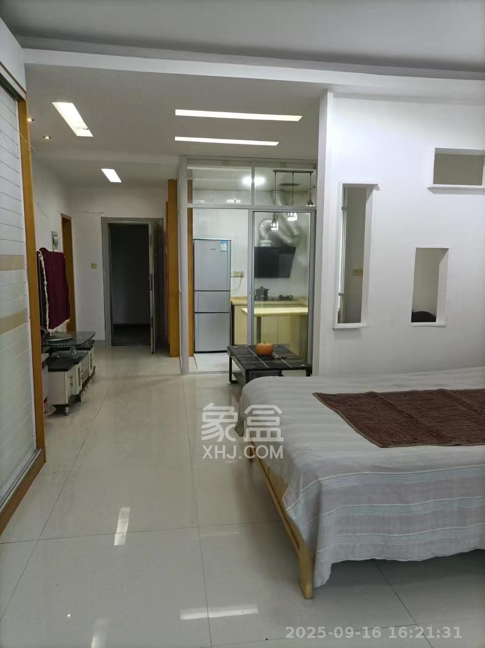 左岸右岸  1室1厅1卫    1500.0元/月室内图