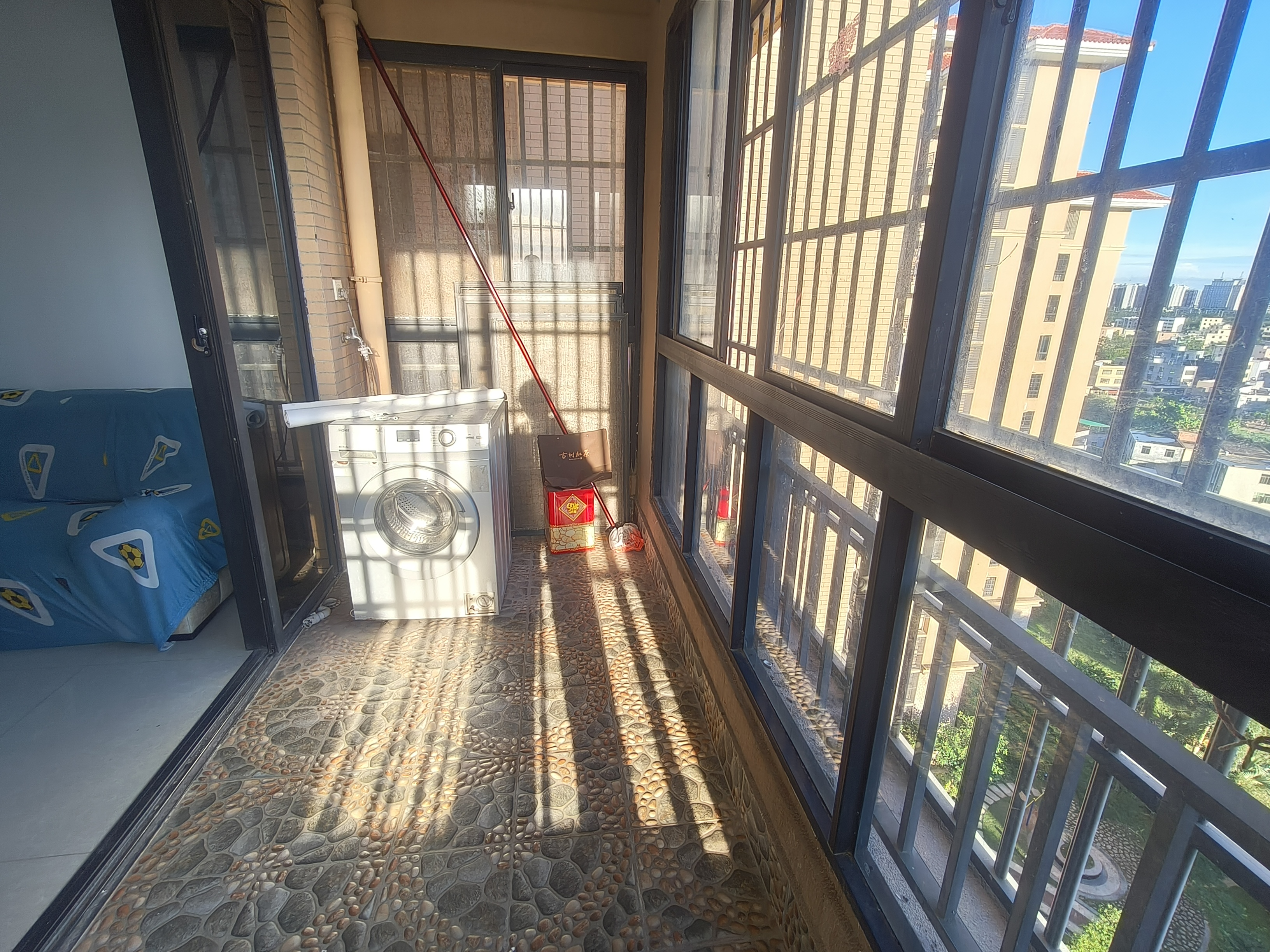 琥珀悠澜 3室2厅2卫 2300.0元/月 琥珀悠澜 3室2厅2卫 2300.0元/月室内图