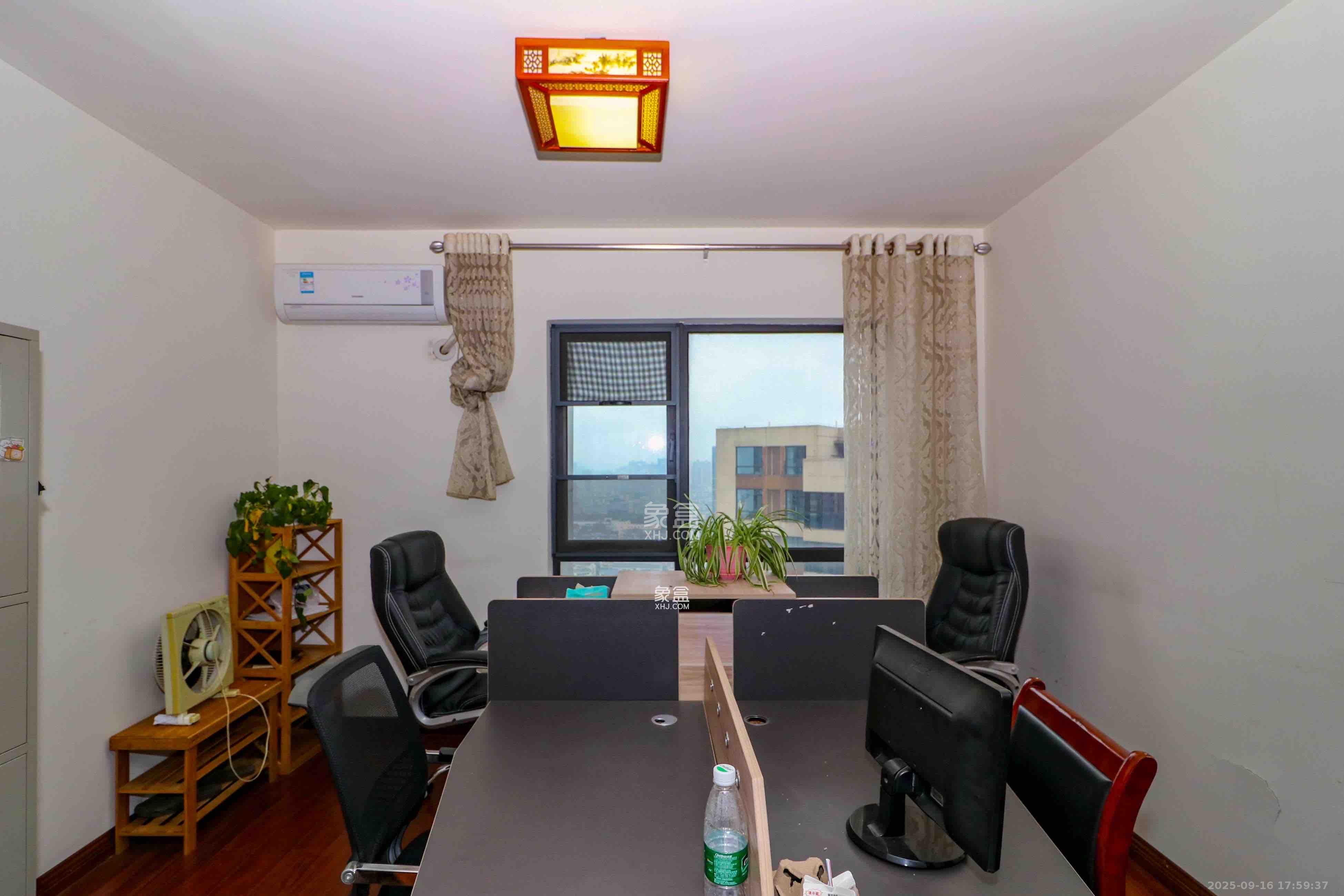 达美D6区  4室2厅2卫    3600.0元/月室内图