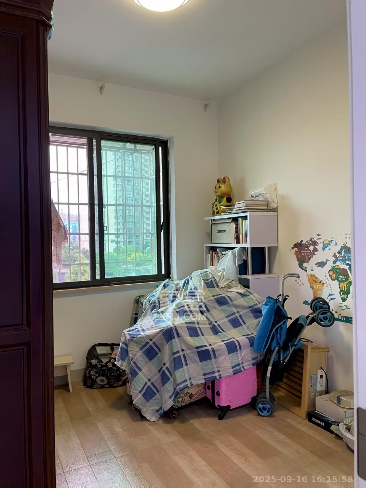 大桥四区  3室2厅1卫    1300.0元/月室内图