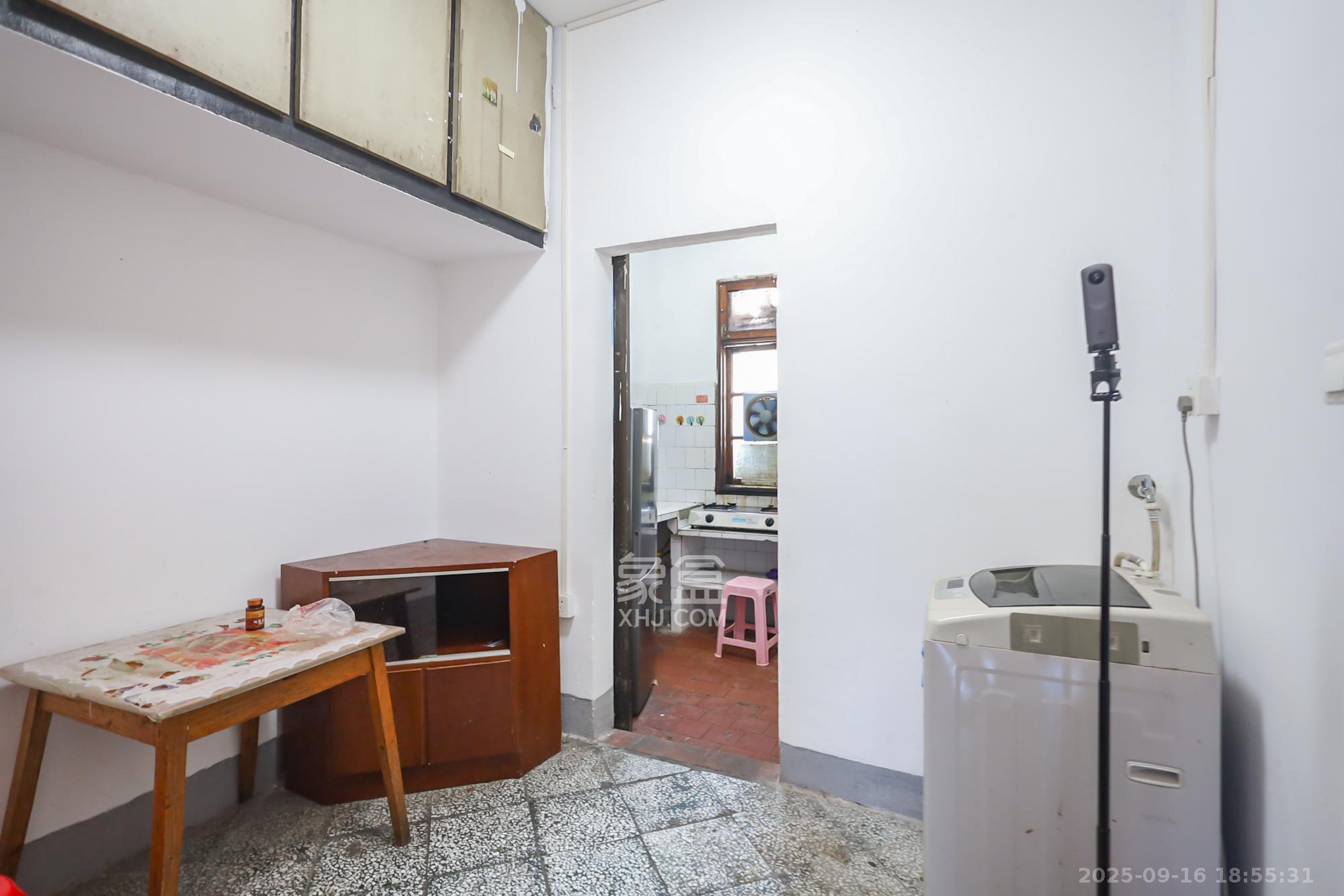 杜家塘小区  2室1厅1卫    30.0万 杜家塘小区  2室1厅1卫    30.0万