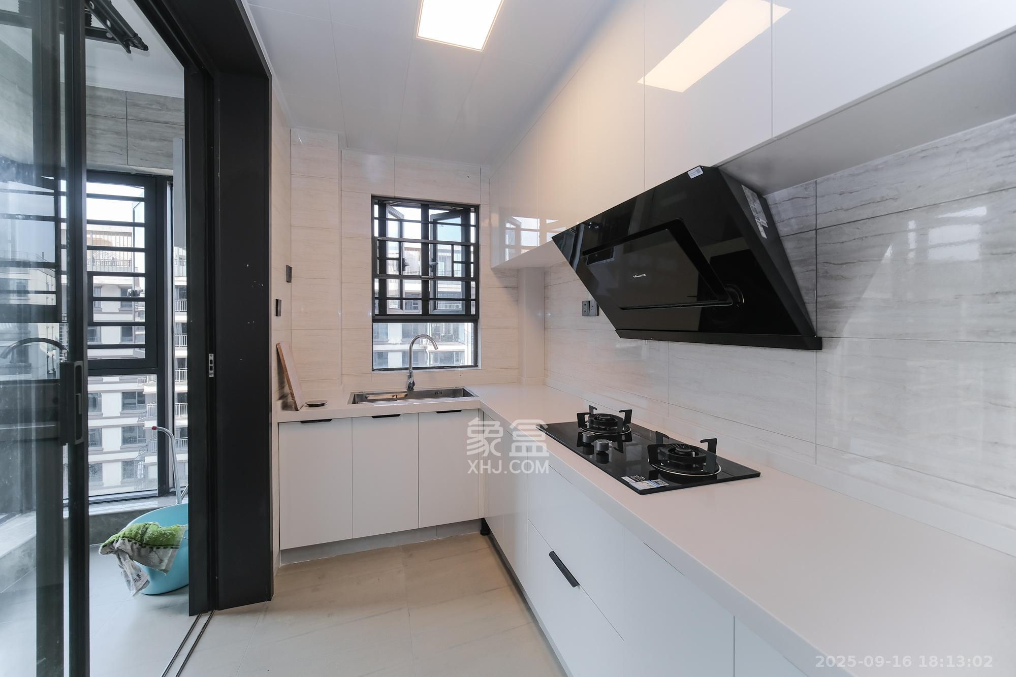 荣盛城 3室2厅2卫 89.0万 荣盛城 3室2厅2卫 89.0万厨房