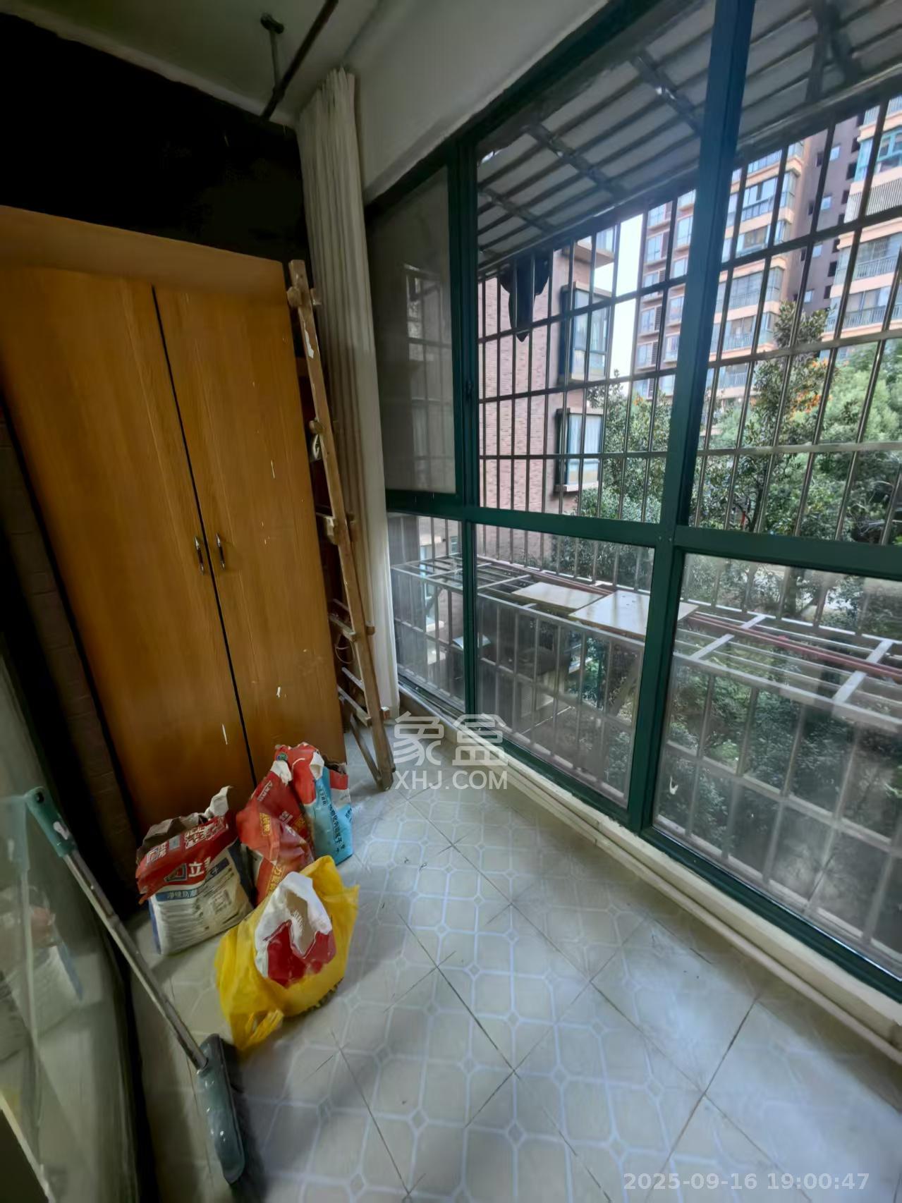 麓谷公馆(涉外国际公馆) 3室2厅2卫 2500.0元/月 麓谷公馆(涉外国际公馆) 3室2厅2卫 2500.0元/月室内图