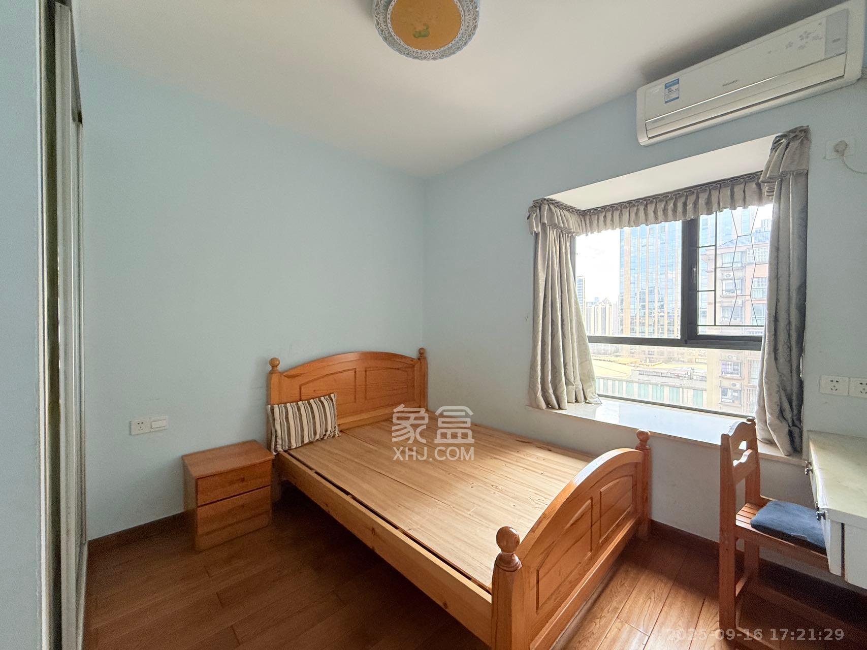 茶山馨苑 3室2厅2卫 3500.0元/月 茶山馨苑 3室2厅2卫 3500.0元/月室内图