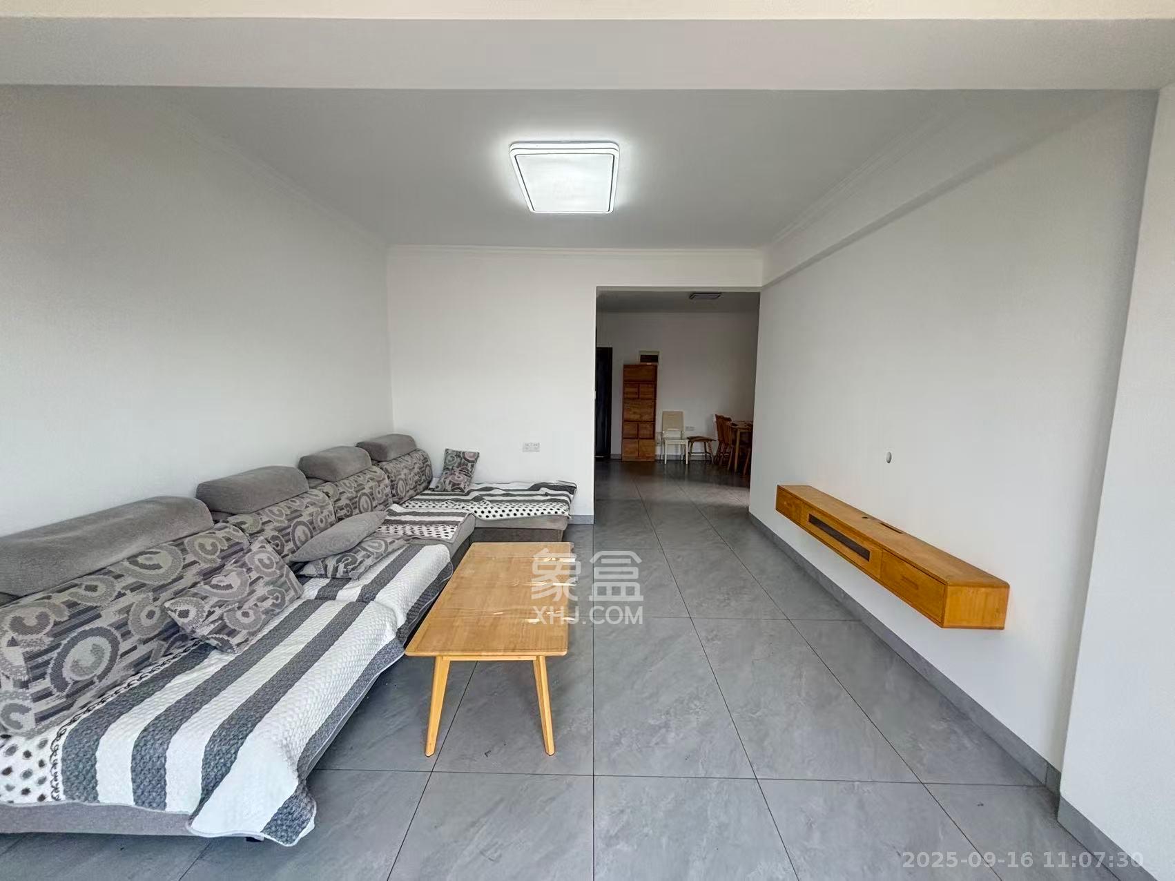 七里香榭  2室2厅1卫    1800.0元/月室内图