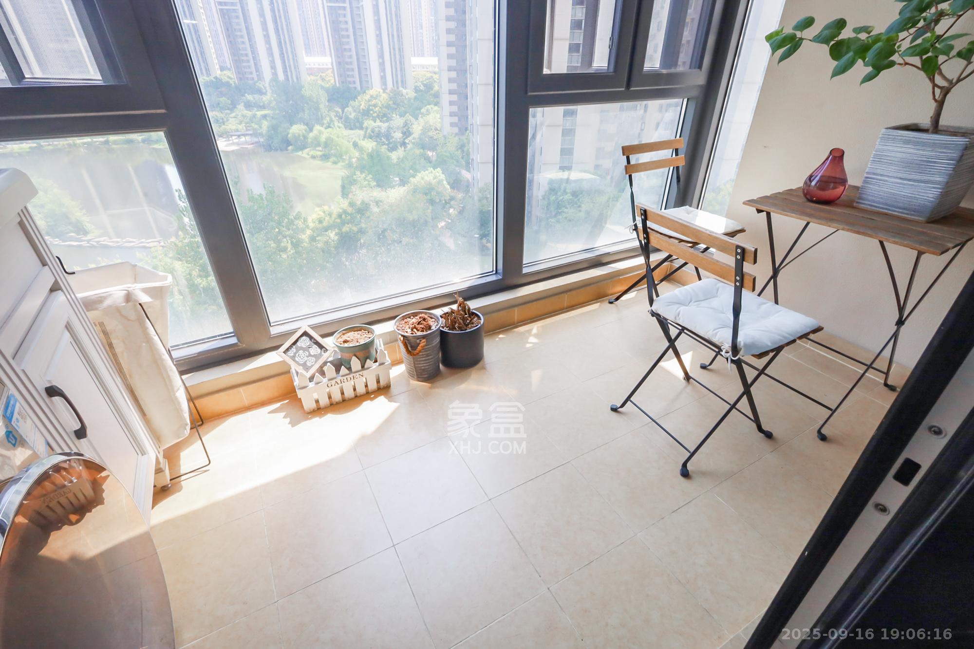 万科里金域国际  3室2厅2卫    228.0万阳台