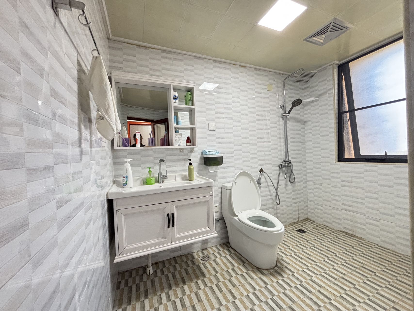 颐养公社阳光城  3室2厅2卫    188.0万室内图