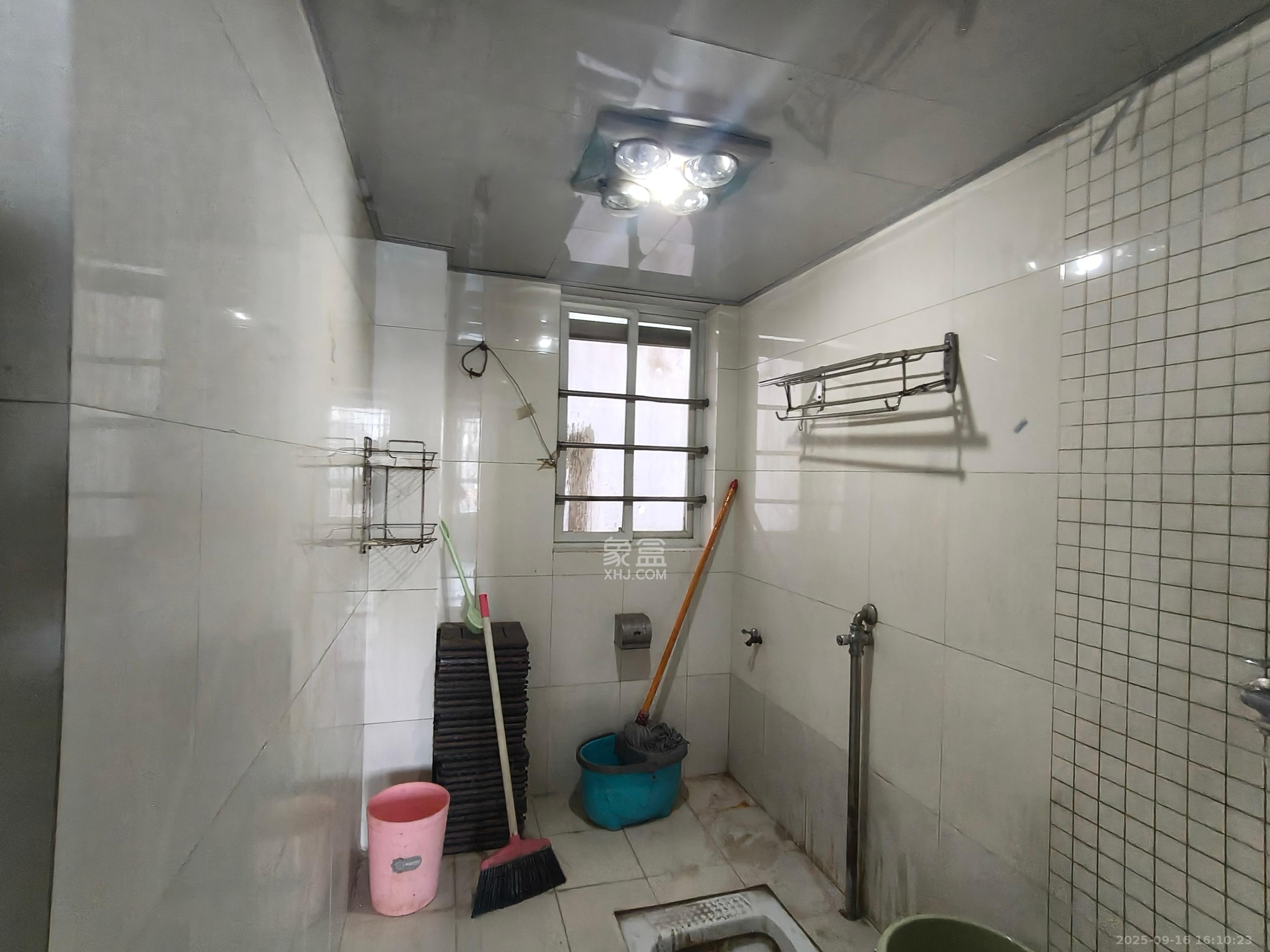 湘绣城  3室2厅2卫    1900.0元/月室内图