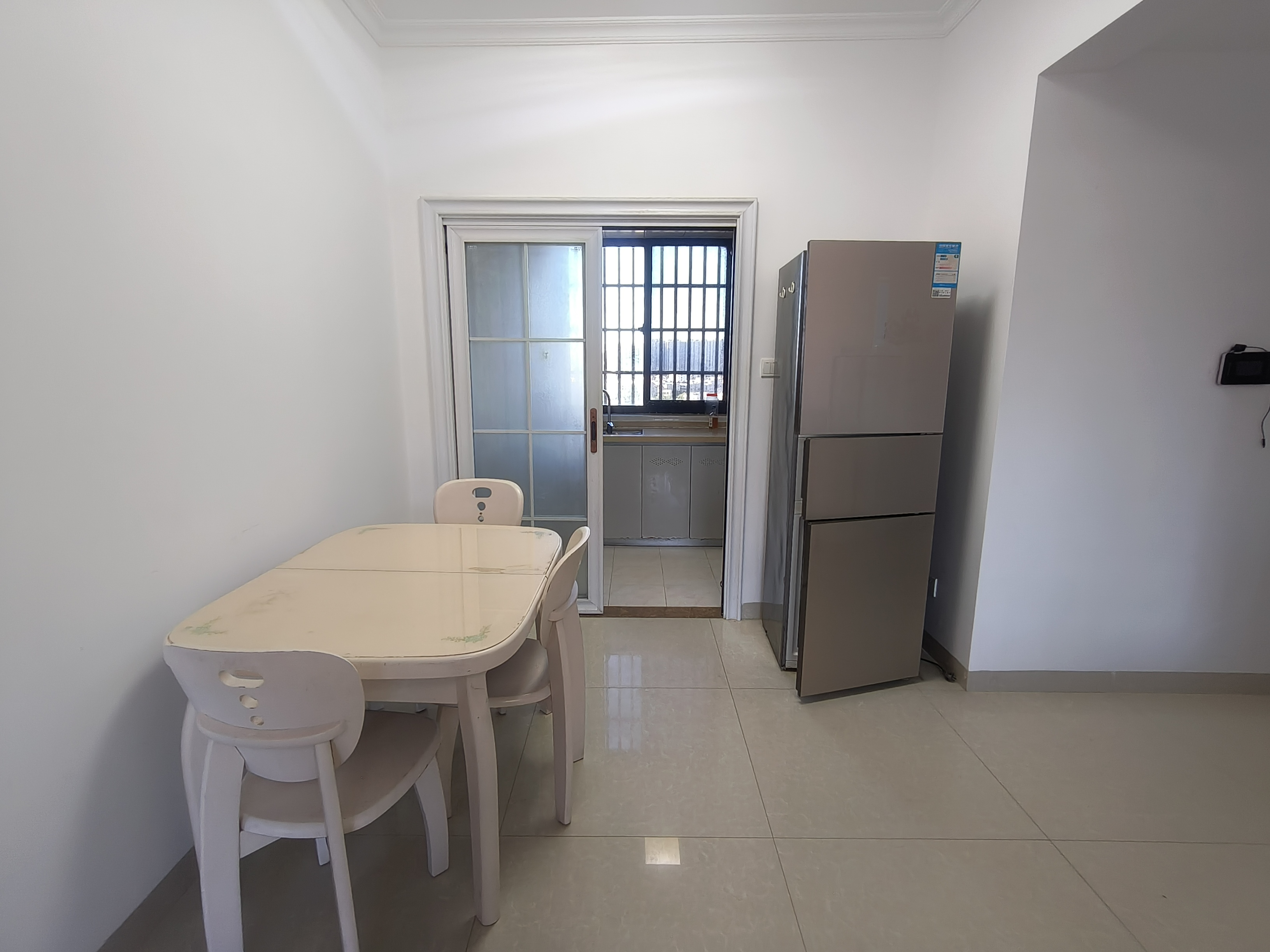 琥珀悠澜 3室2厅2卫 2300.0元/月 琥珀悠澜 3室2厅2卫 2300.0元/月室内图